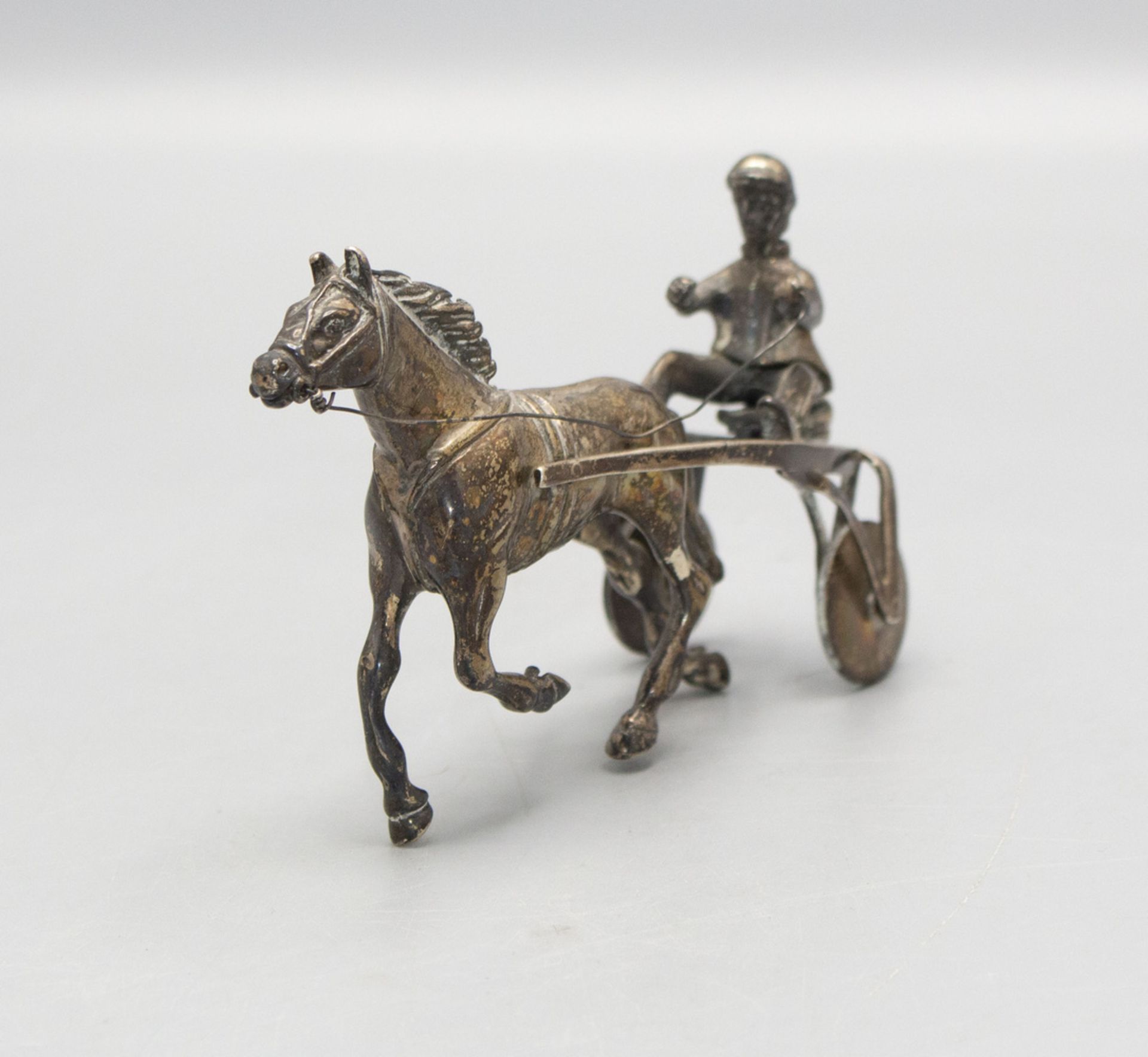 Traber mit Sulky und Pferd / A Sterling silver figure of a driver with sulky and horse, ... - Image 3 of 5