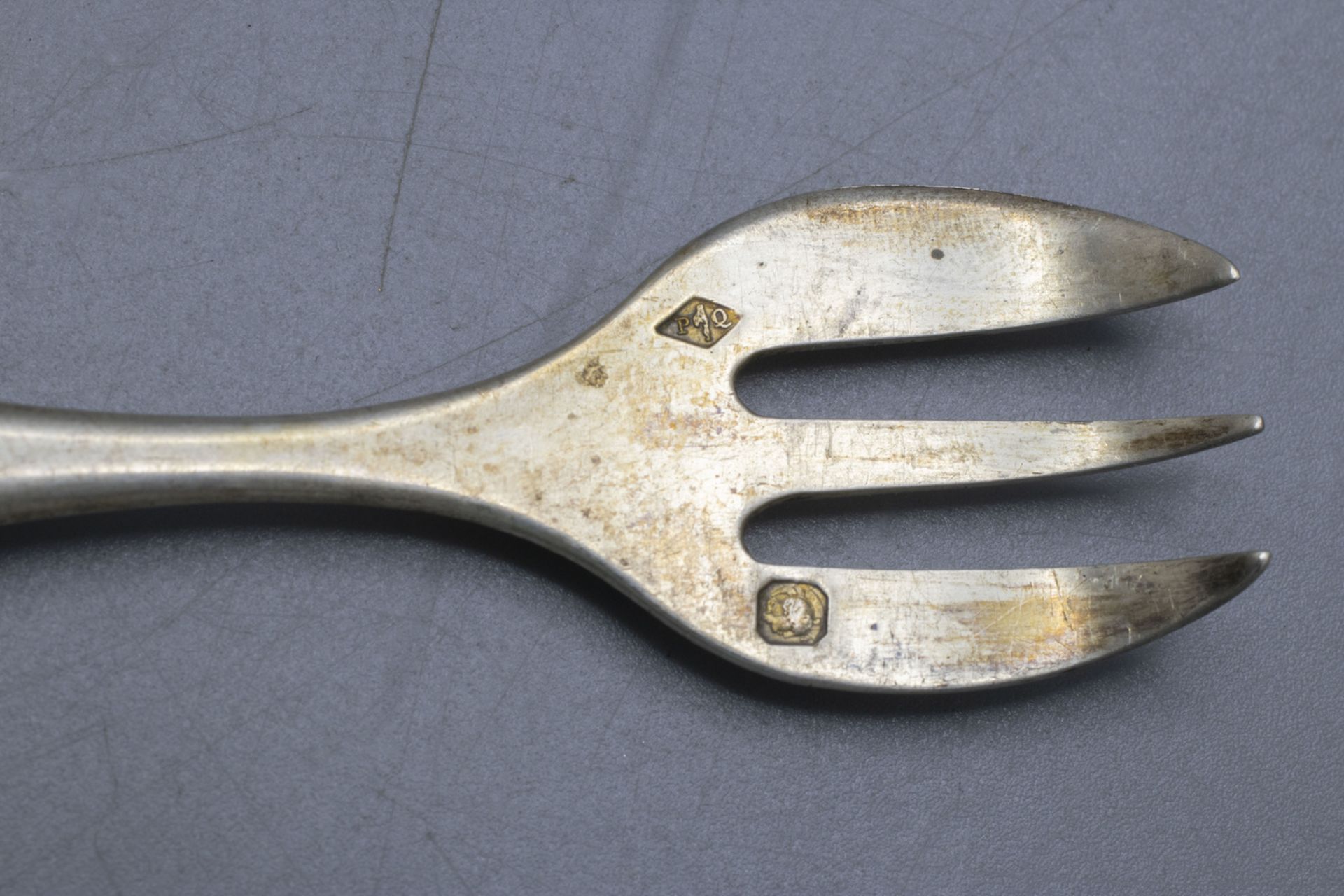 6 Austerngabeln / A set of 6 silver oyster forks, Pierre Queille, Paris, 1838-46 - Bild 3 aus 4