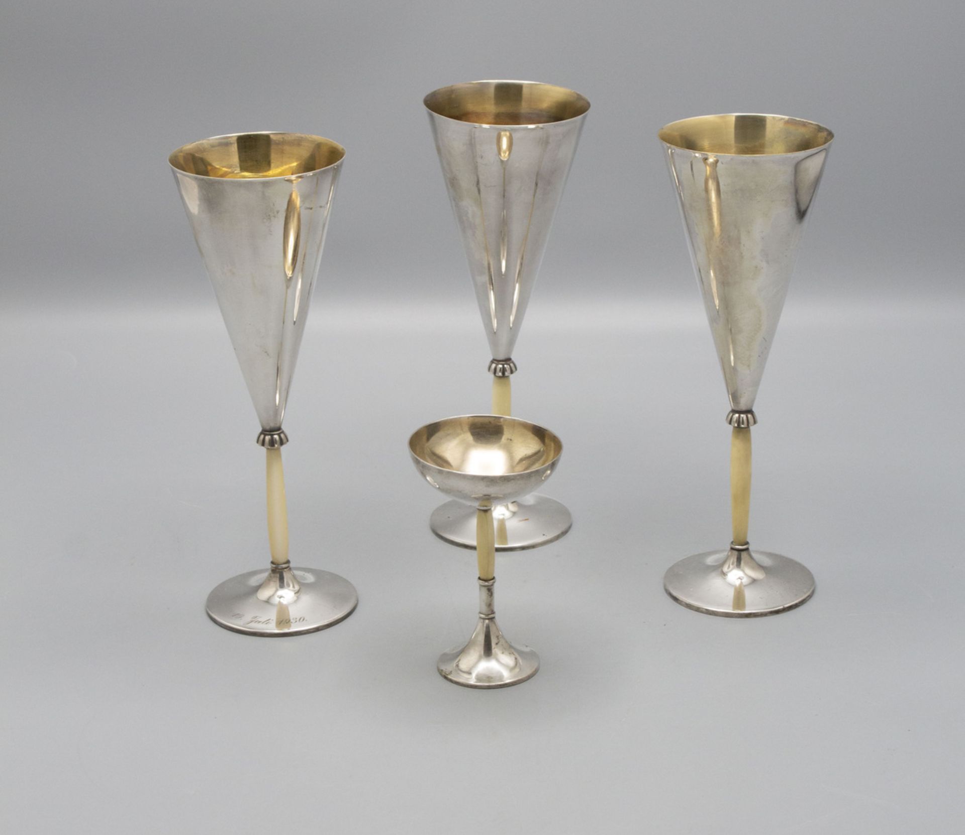 3 Art Déco Sektflöten und eine Likörschale / 3 Art deco champagne flutes and 1 liqueur goblet, ...