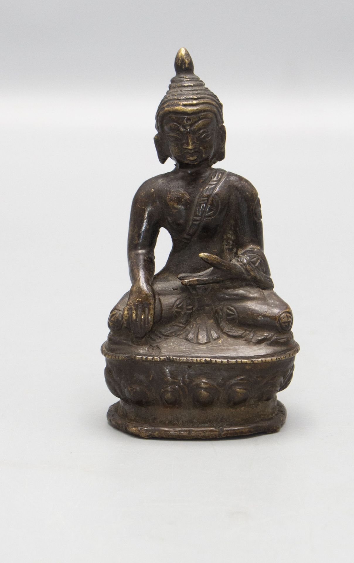 Kleiner Bronze Buddha / A small bronze buddha, wohl 19. Jh.