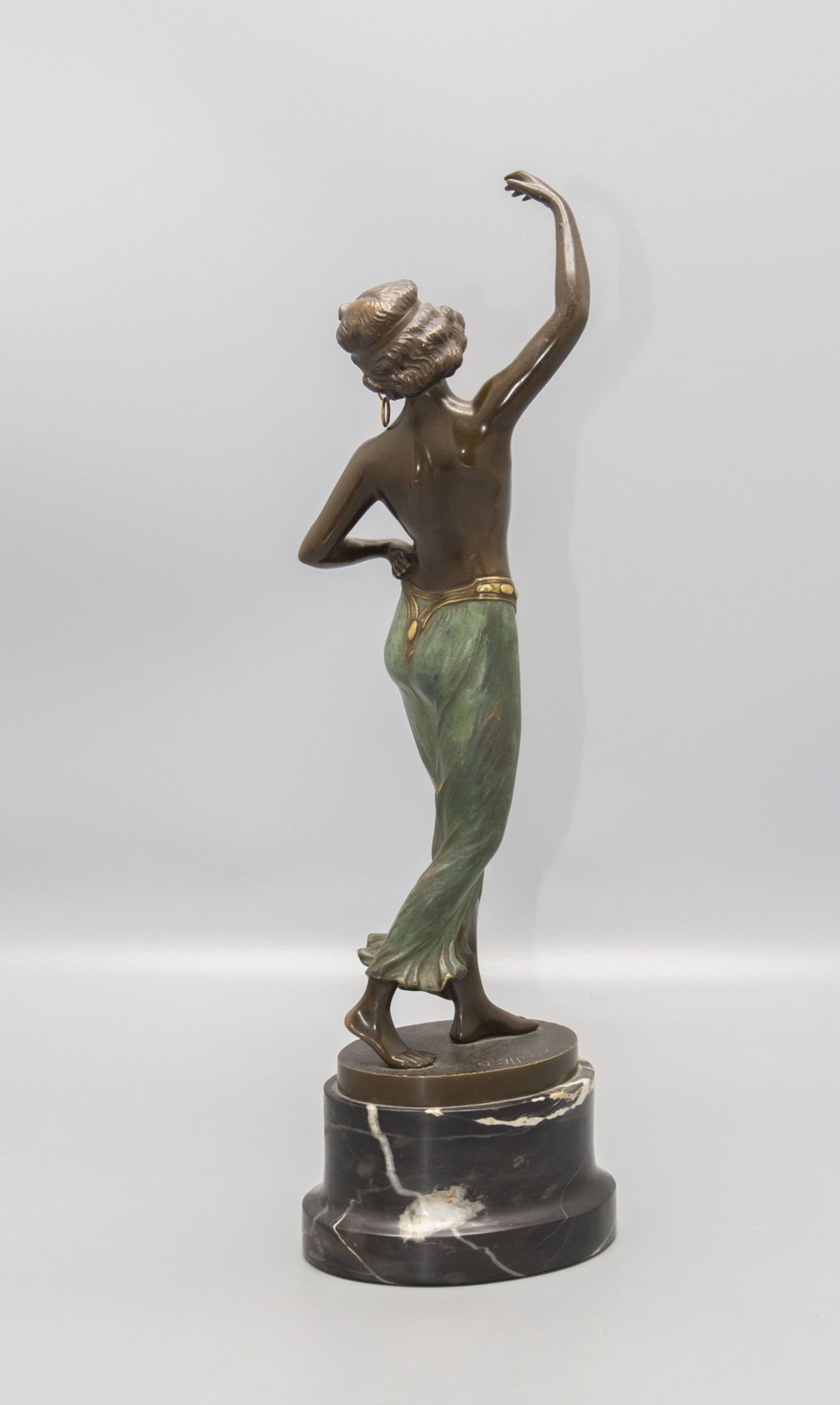 Franz IFFLAND (1862-1935), Bronzeplastik 'Odaliske' / A bronze sculpture 'Odalisque', um 1920 - Image 3 of 5