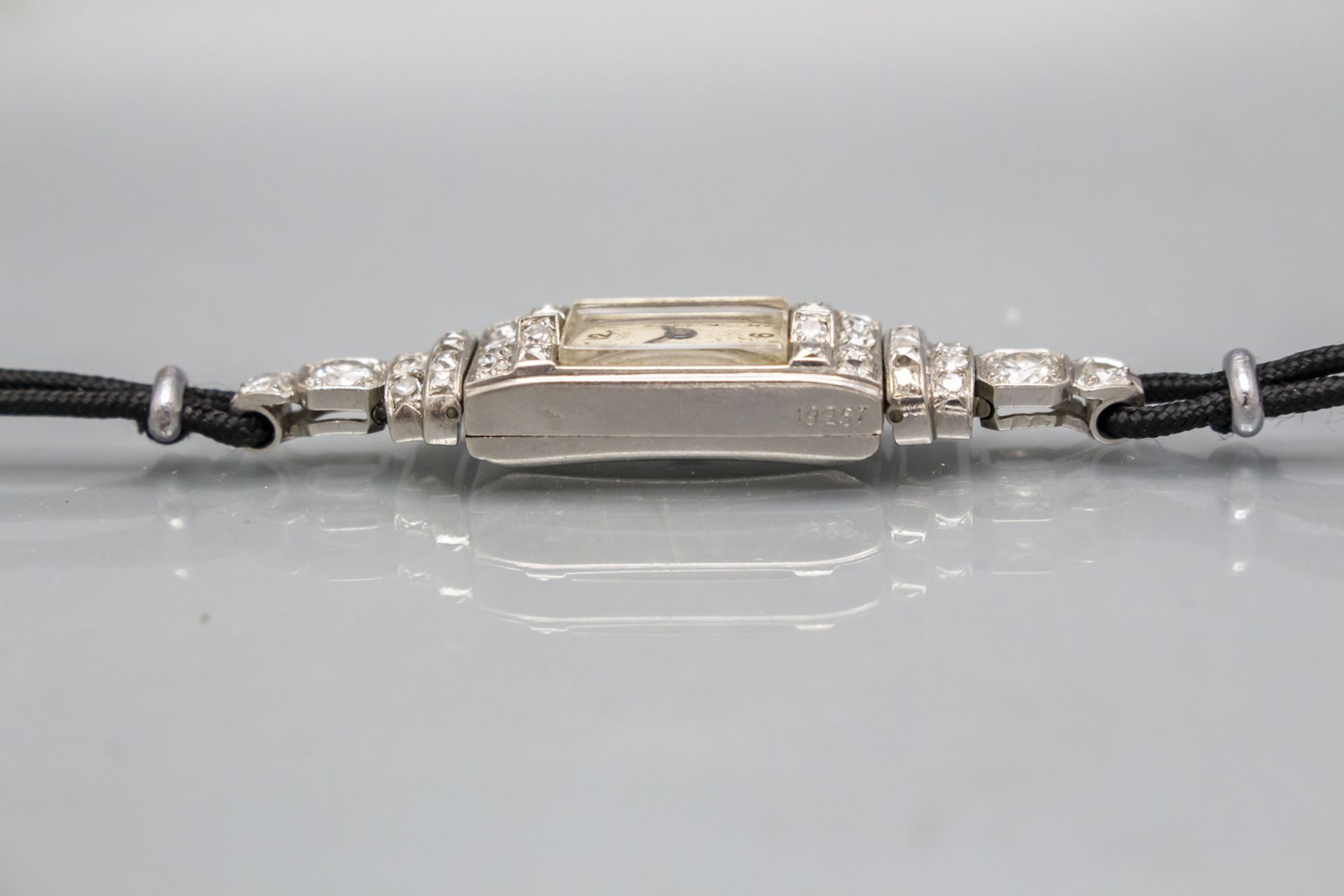 Art Déco Damenarmbanduhr / A ladies Art Deco platinum wristwatch with diamonds, UTI, Besancon, ... - Image 3 of 3