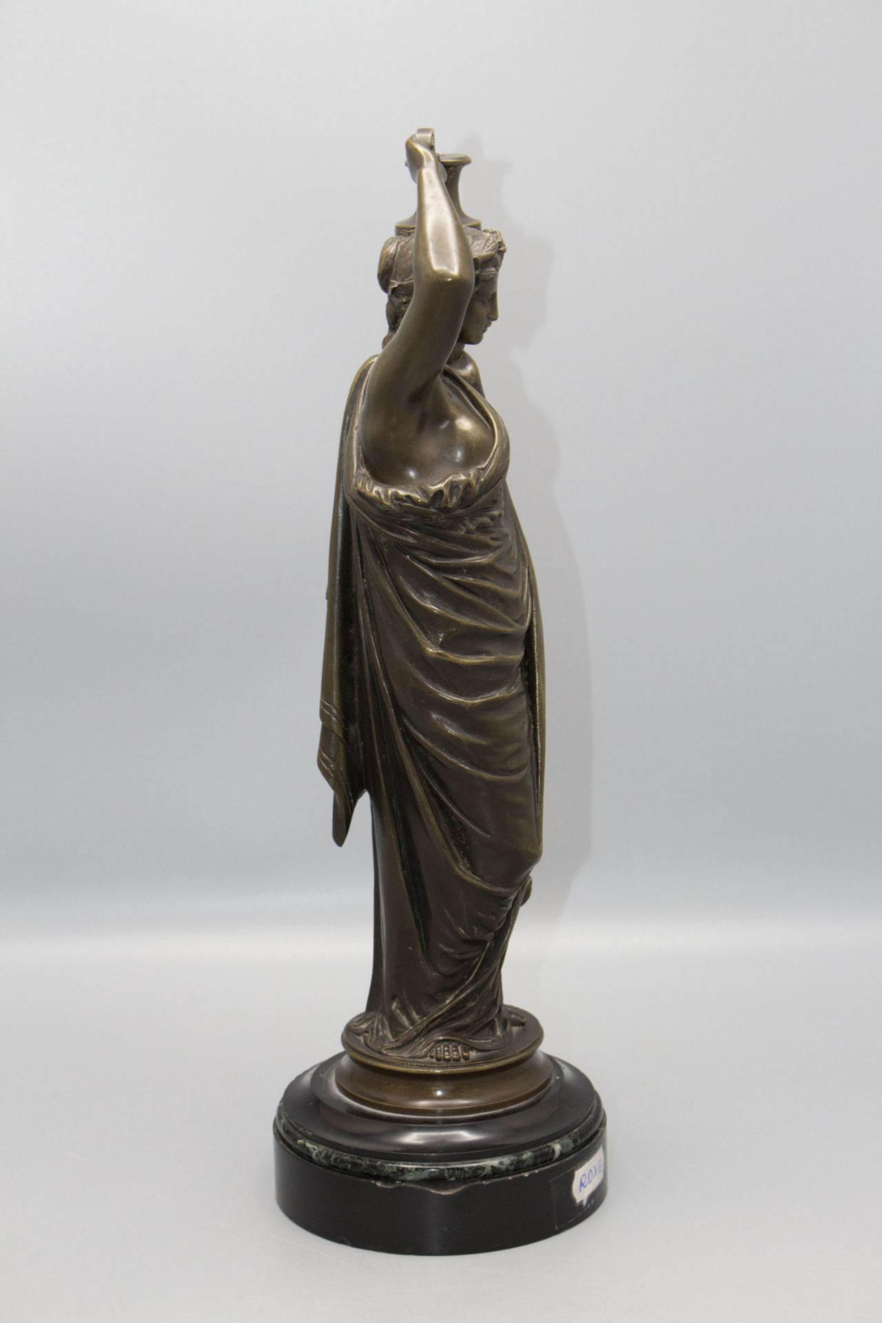 Charles Hippolyte FERRAT (1830-1882), Bronzeskulptur, 'Vestalin mit Amphora' / A bronze ... - Image 4 of 7