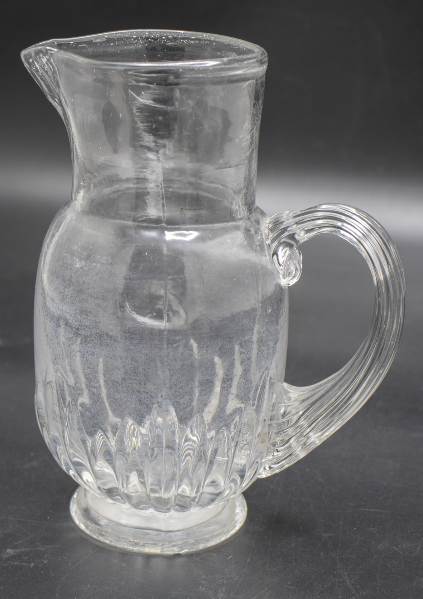 Saftkrug / A glass jug, Frankreich, 18. Jh. - Bild 4 aus 5