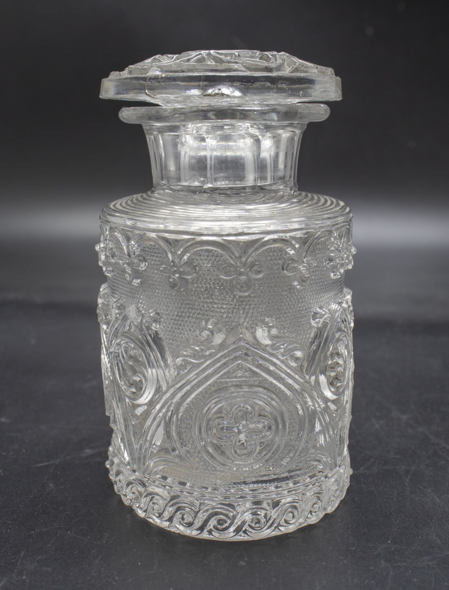 Likörflasche / Flakon / A glass bottle with stopper, Frankreich, 19. Jh. - Bild 5 aus 7
