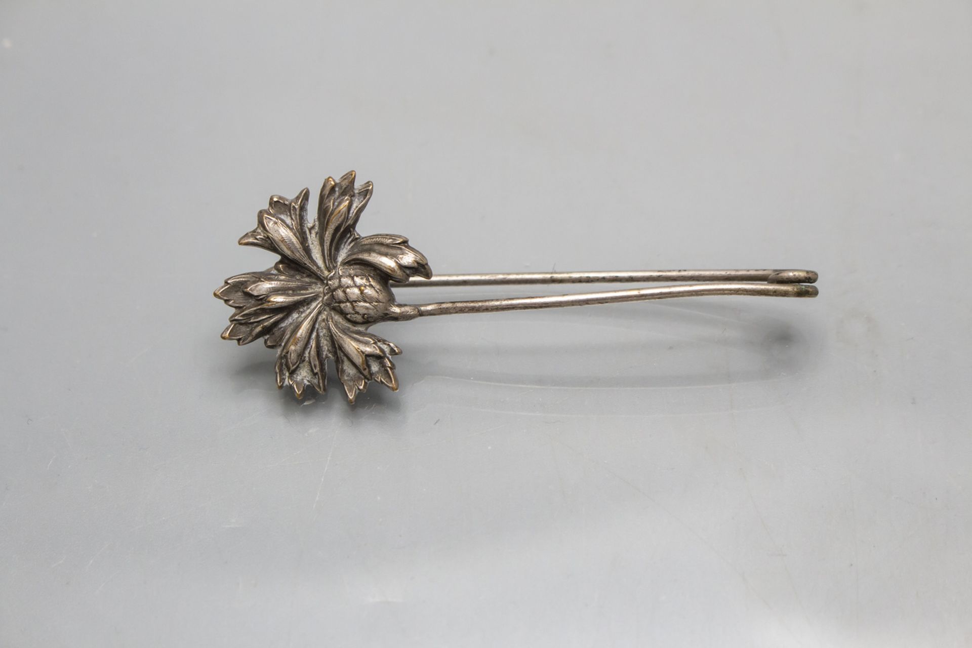 Jugendstil Brosche / Nadel mit einer Kornblume / An Art Nouveau brooch with a corn flower, um 1900