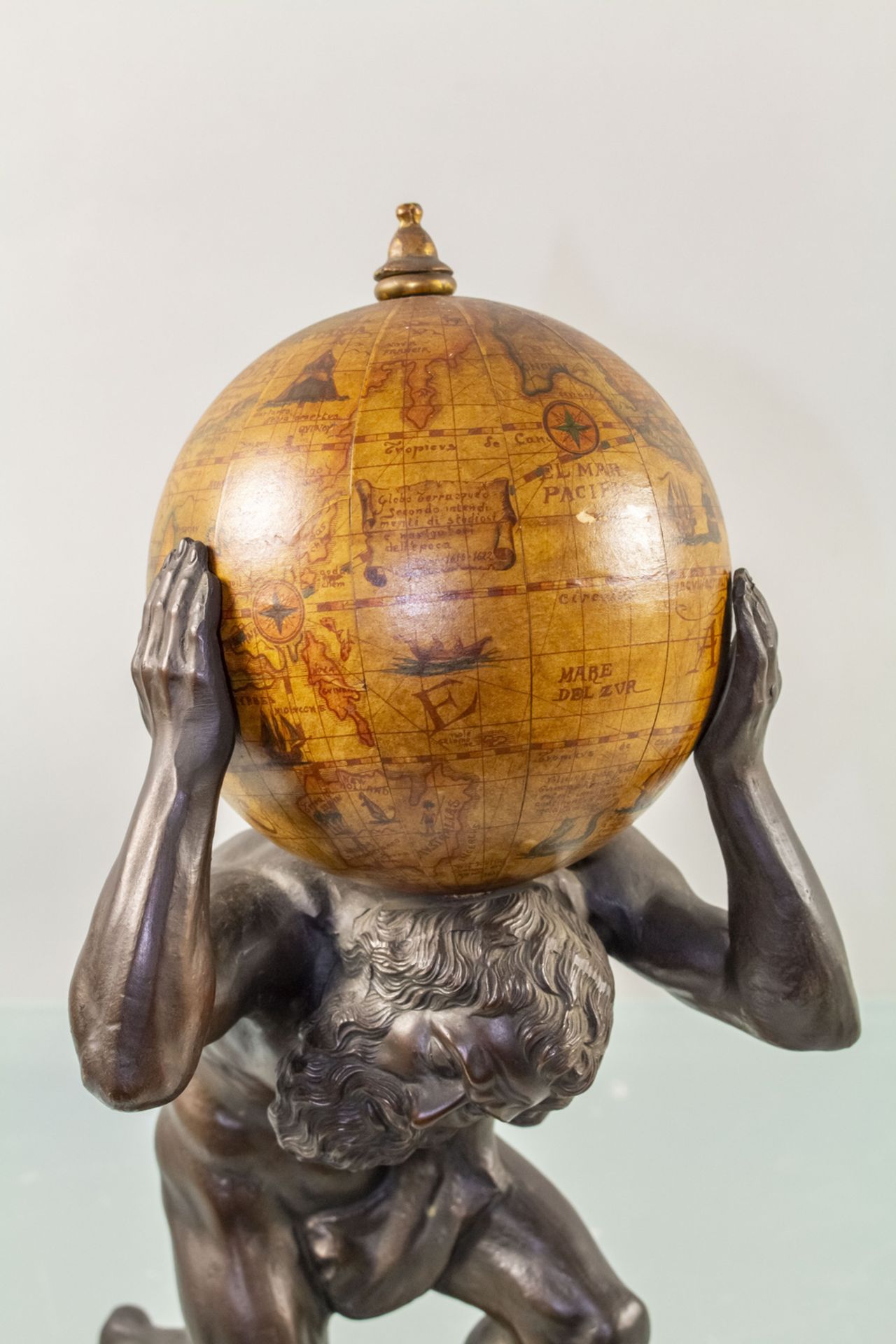 Skulptur des Atlas, die Welt auf den Schultern tragend, Italien, 1. Hälfte 20. Jh. - Image 7 of 7