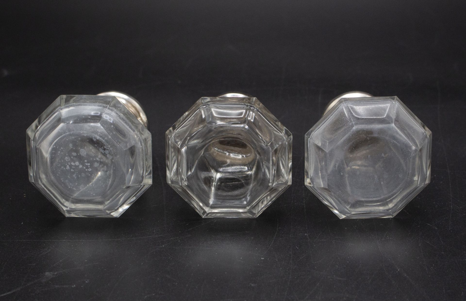 3 Salzstreuer / 3 glass salt cellars with silver mount, Paris, Anfang 20. Jh. - Bild 3 aus 4