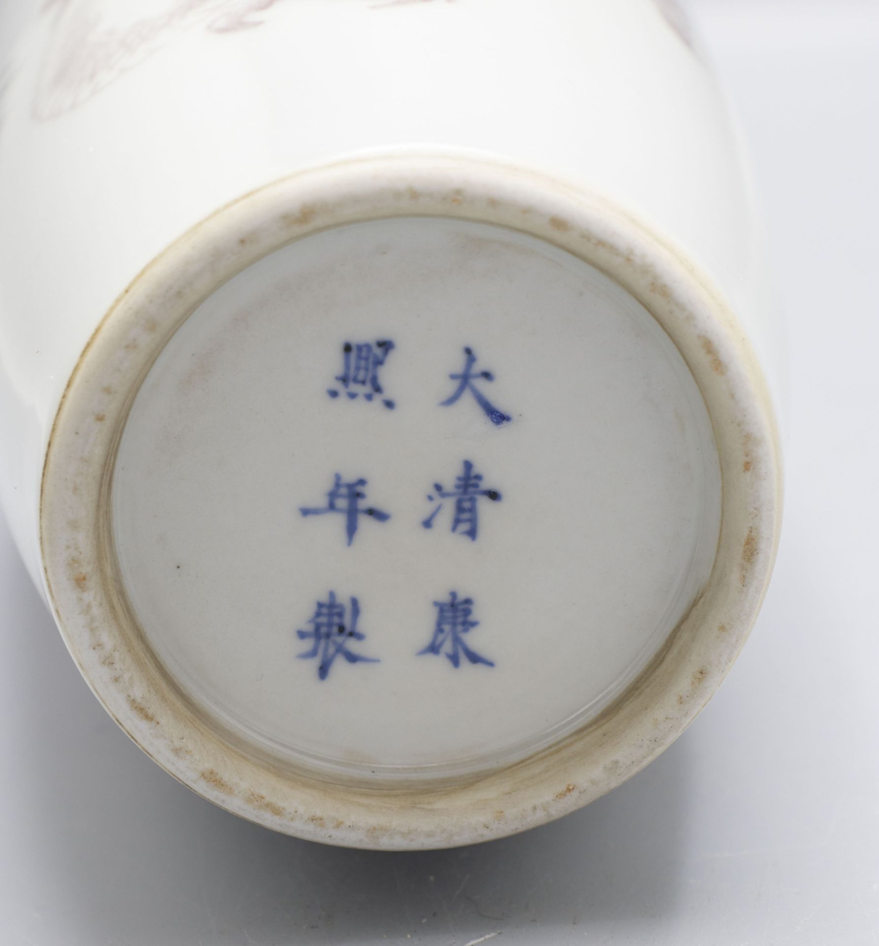 Vase mit rotem Kaiserdrachendekor / A vase with red emperor dragon decor, Kangxi, ... - Bild 5 aus 5