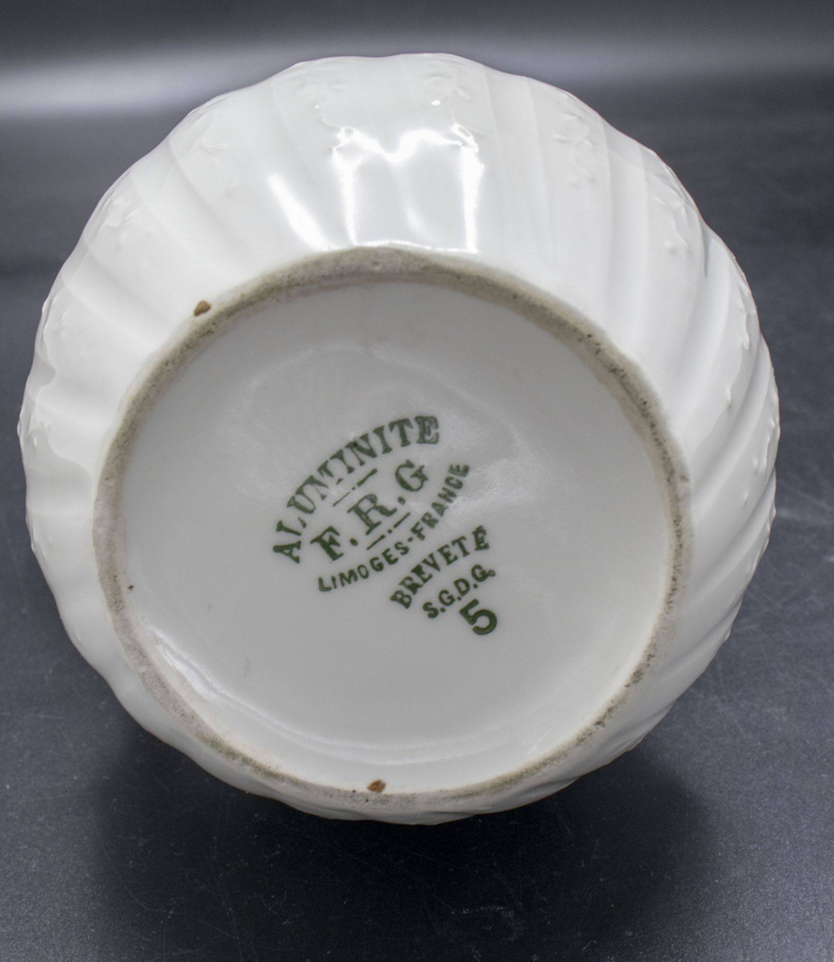 Jugendstil Porzellankanne mit Scharnierdeckel / An Art Nouveau porcelain pot with hinged lid, ... - Image 6 of 7