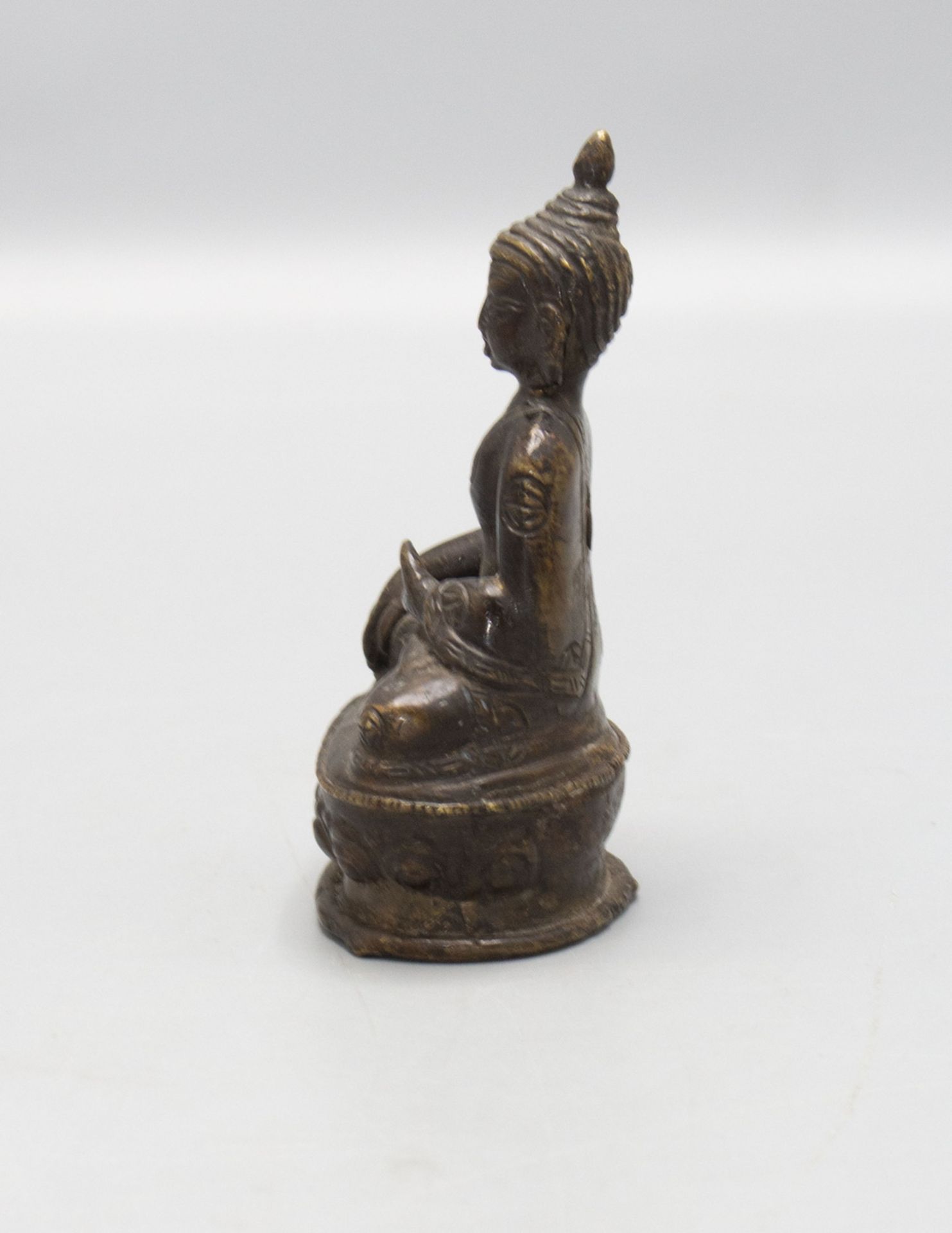 Kleiner Bronze Buddha / A small bronze buddha, wohl 19. Jh. - Image 4 of 5