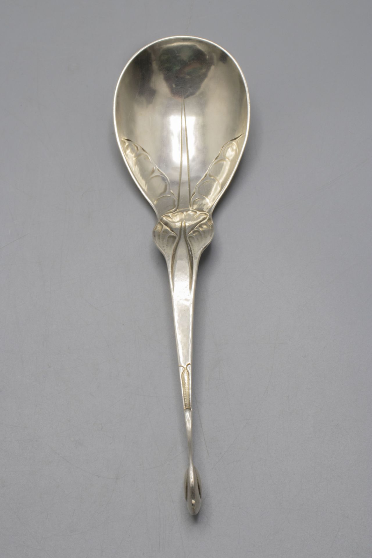 Servierlöffel 'Ornamental Nr. 50' mit Schnecke / A silver serving spoon 'Ornamental No. 50' ... - Bild 3 aus 7