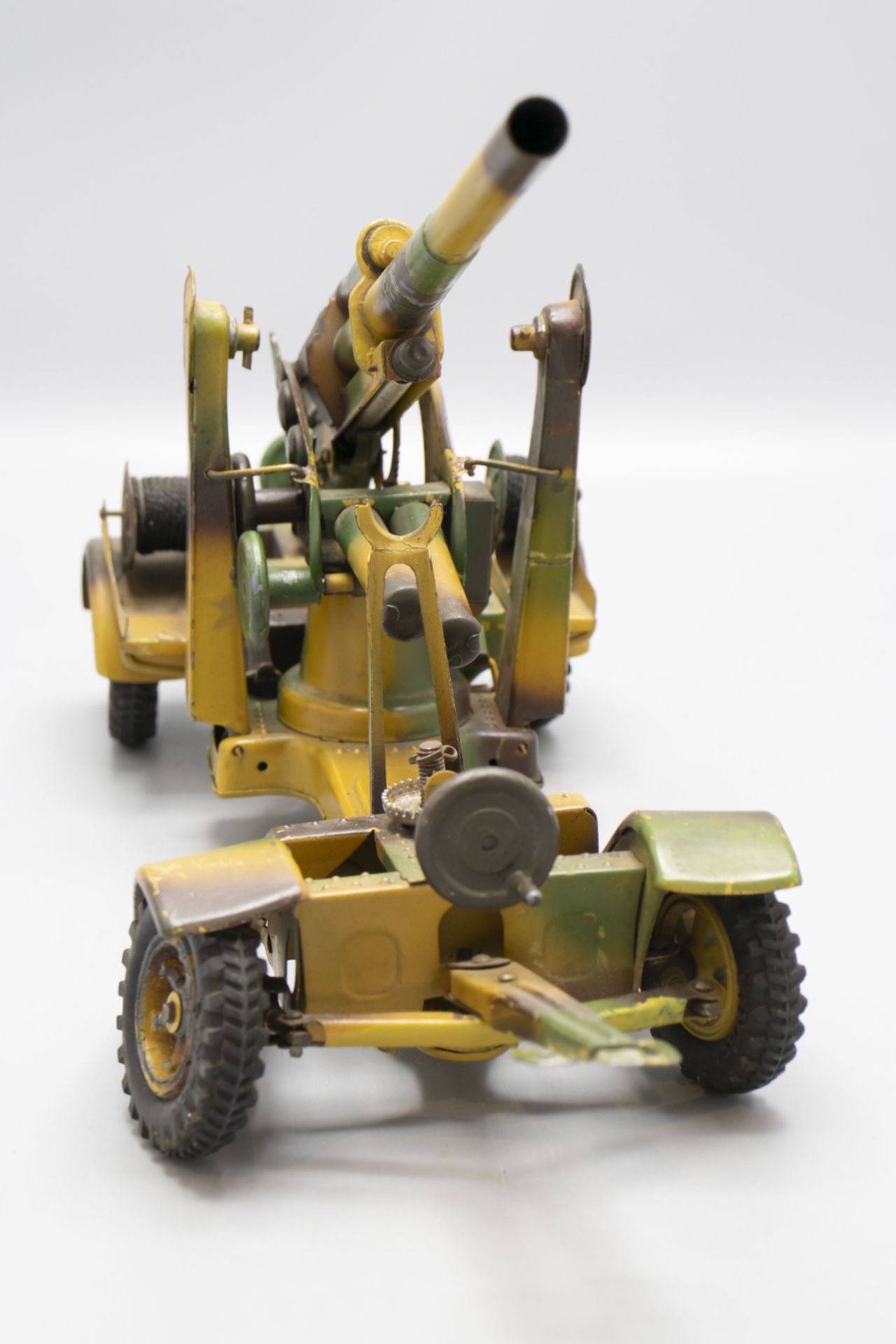 Militärfahrzeug mit Kanone / A military toy car with canon - Bild 3 aus 4
