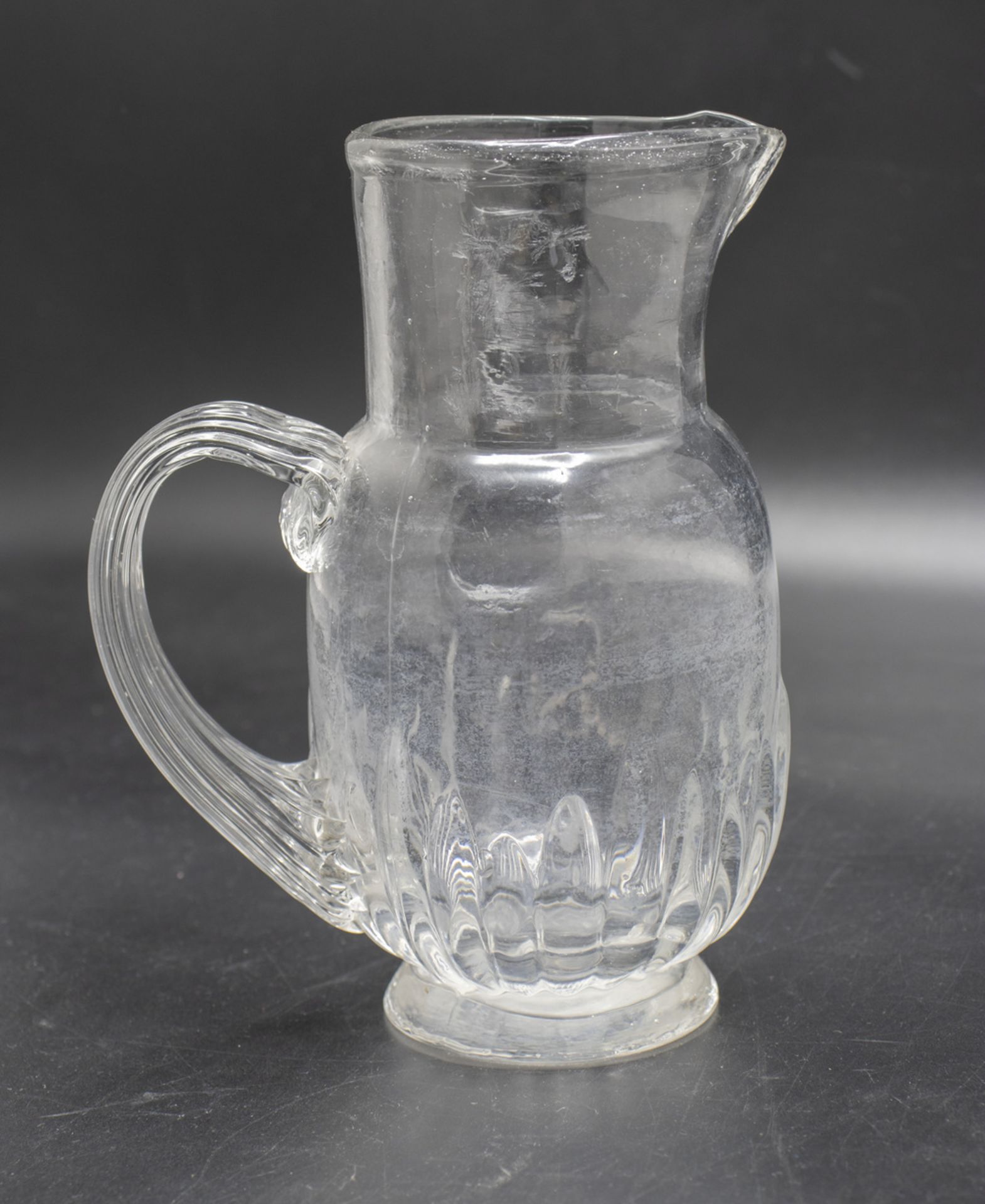 Saftkrug / A glass jug, Frankreich, 18. Jh. - Bild 2 aus 5