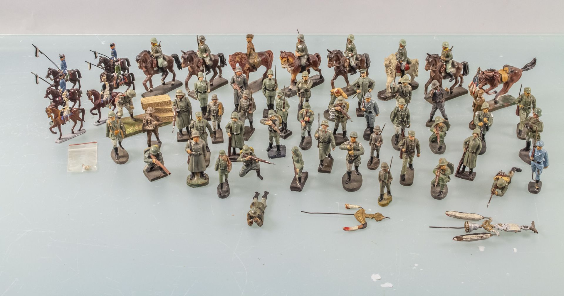 Konvolut aus 50 Spielzeugsoldaten / A set of 50 toy soldiers
