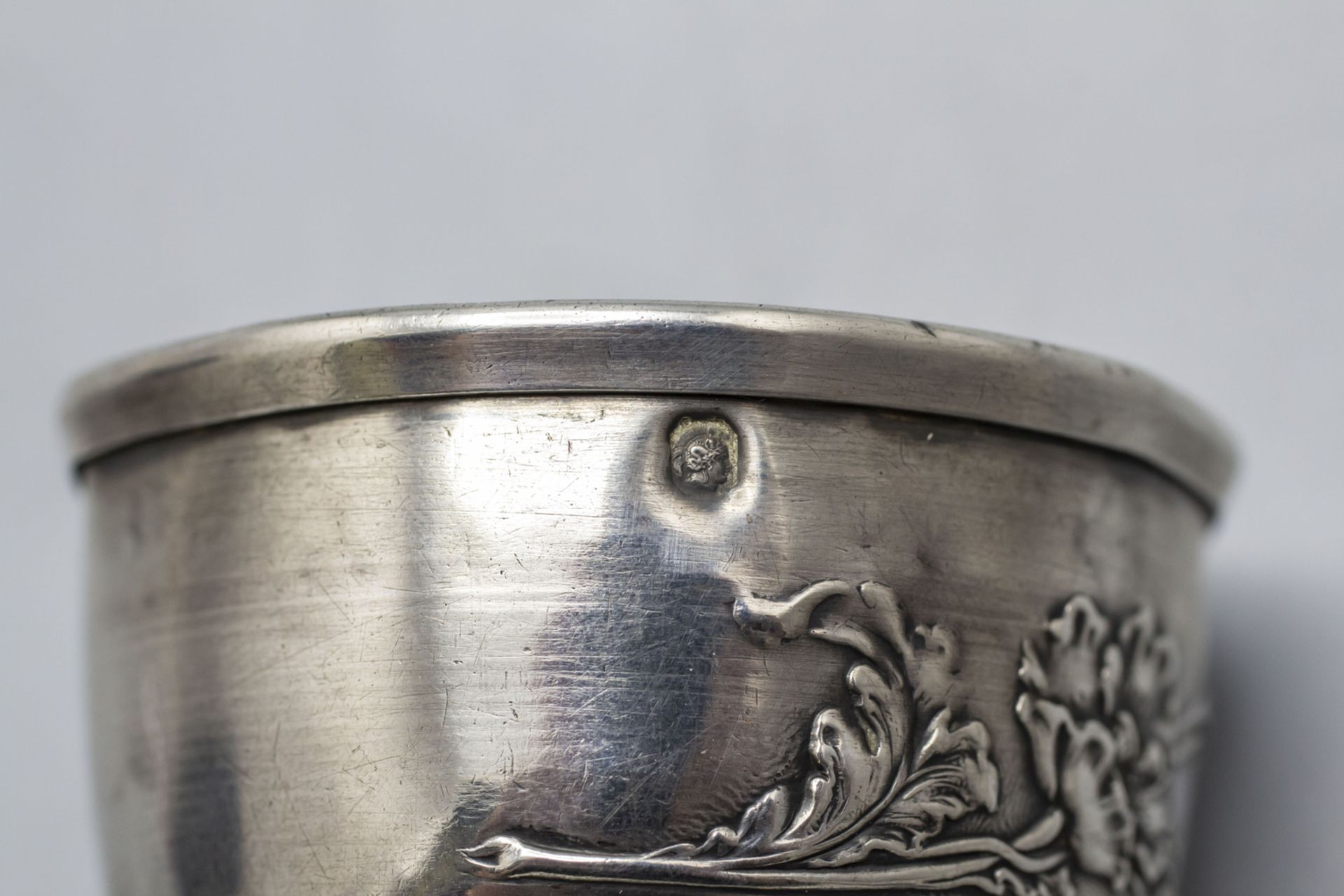 Jugendstil Eierbecher mit Mohn / An Art Nouveau silver egg cup with poppy flowers, Pot & Cie., ... - Image 5 of 6