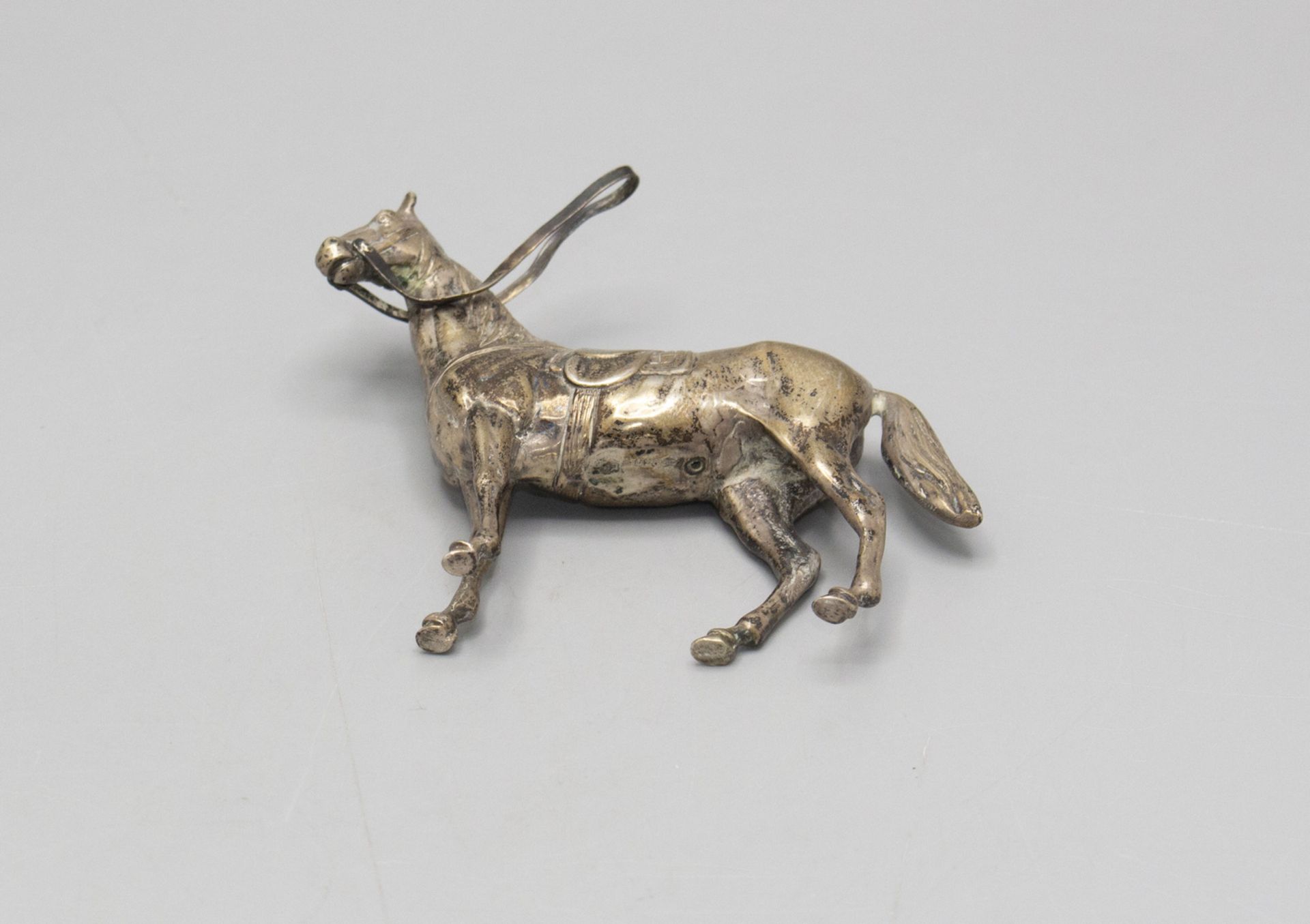 Pferdefigur mit Sattel und Trense / A silver figure of a horse with saddle and bridle, J.D. ... - Image 5 of 5