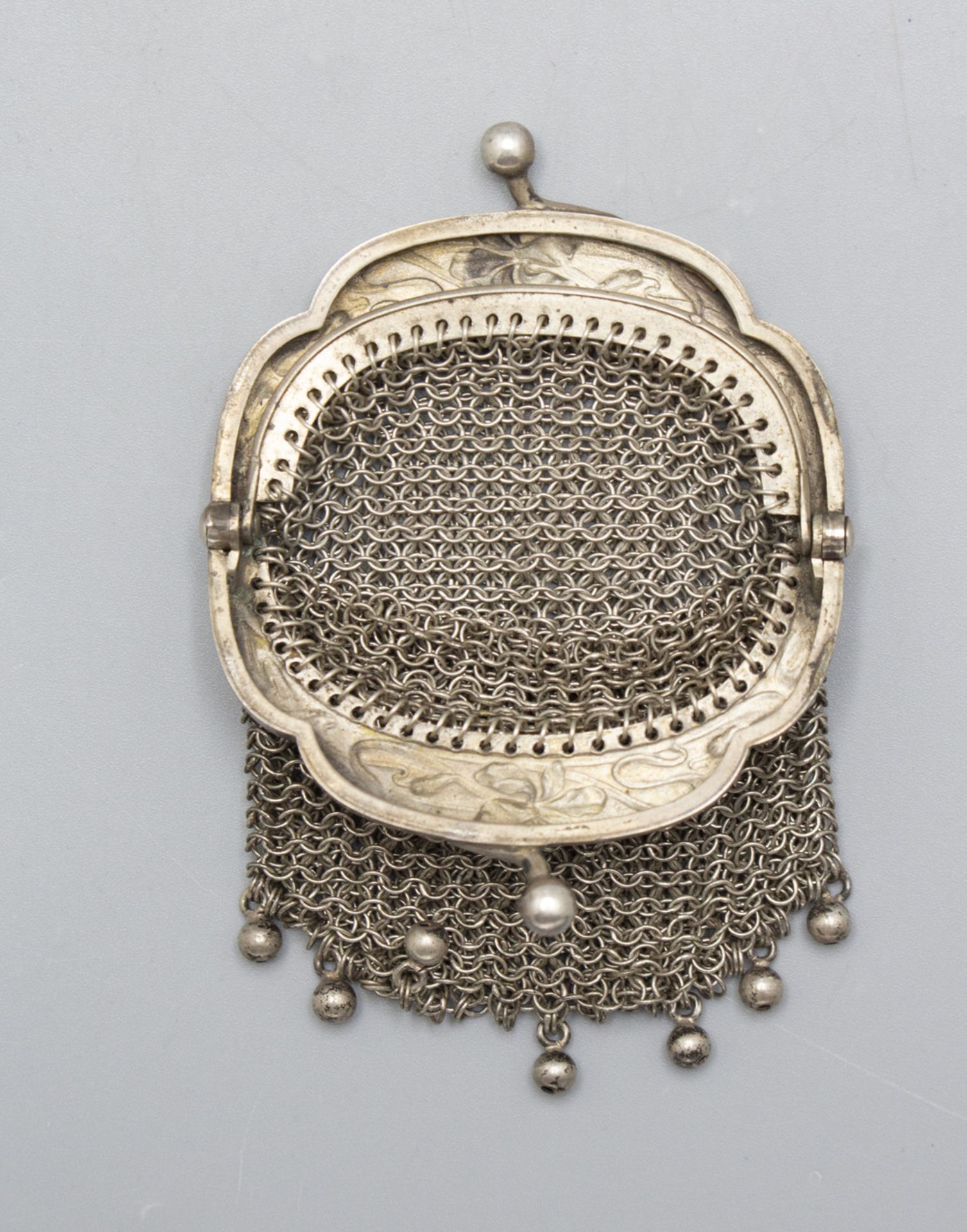 Kleine Jugendstil Kettentasche mit Schwertlilien / Börse / A small Art Nouveau silver purse ... - Image 3 of 3