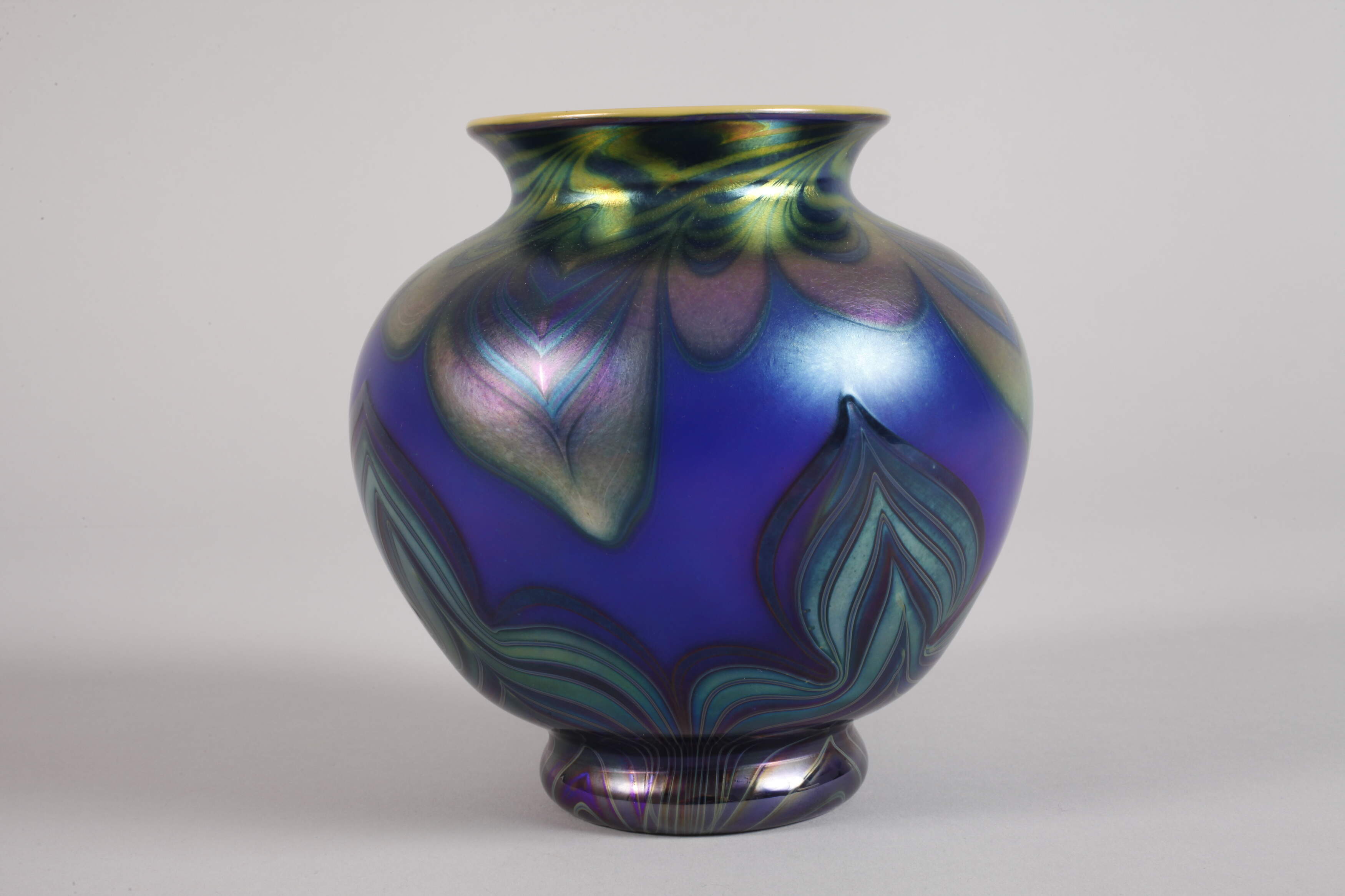 Orient & Flume vase with combed decoration - Image 2 of 3