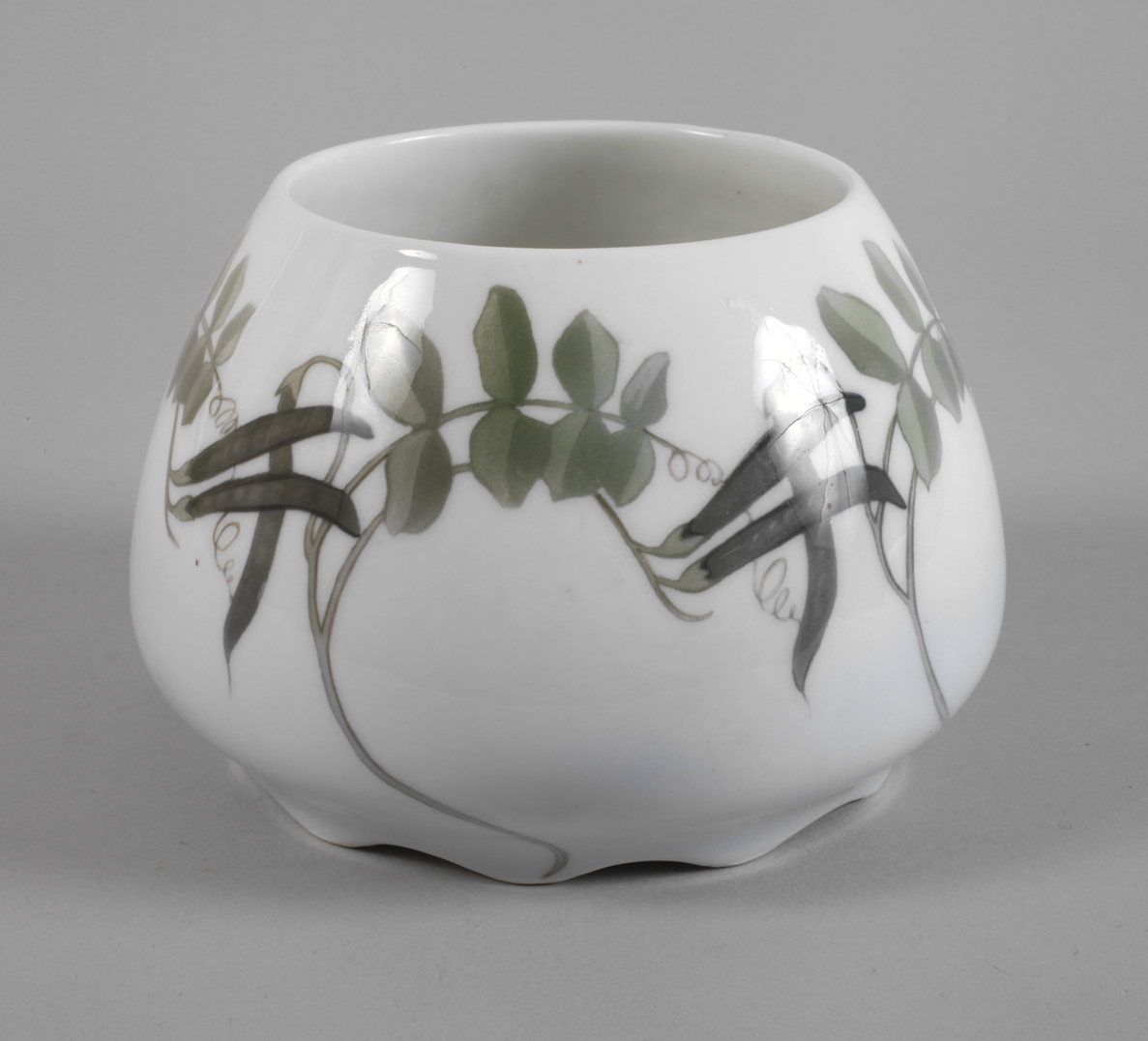 Copenhagen cachepot with vetch decoration