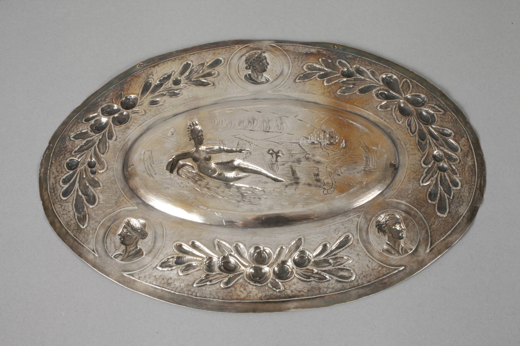 Silver wall plate - Image 3 of 5