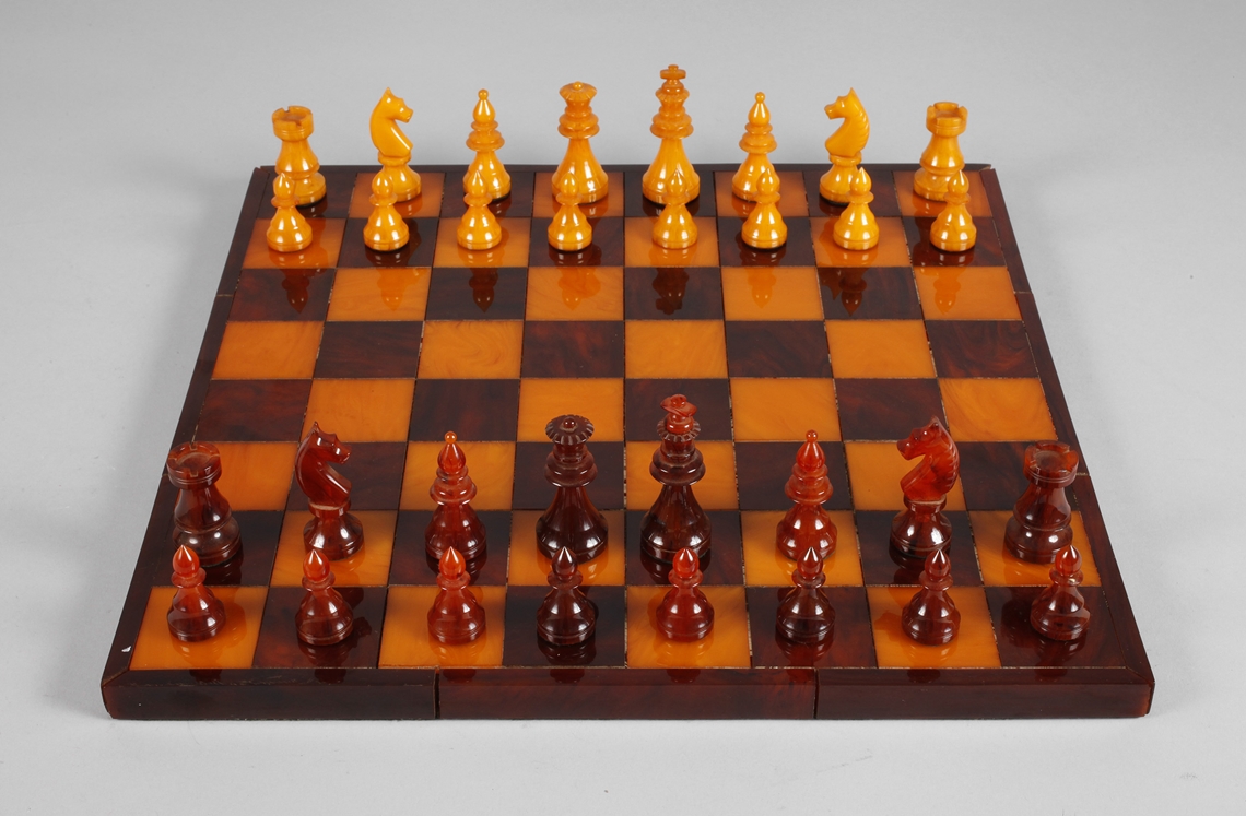 Chess set in amber look