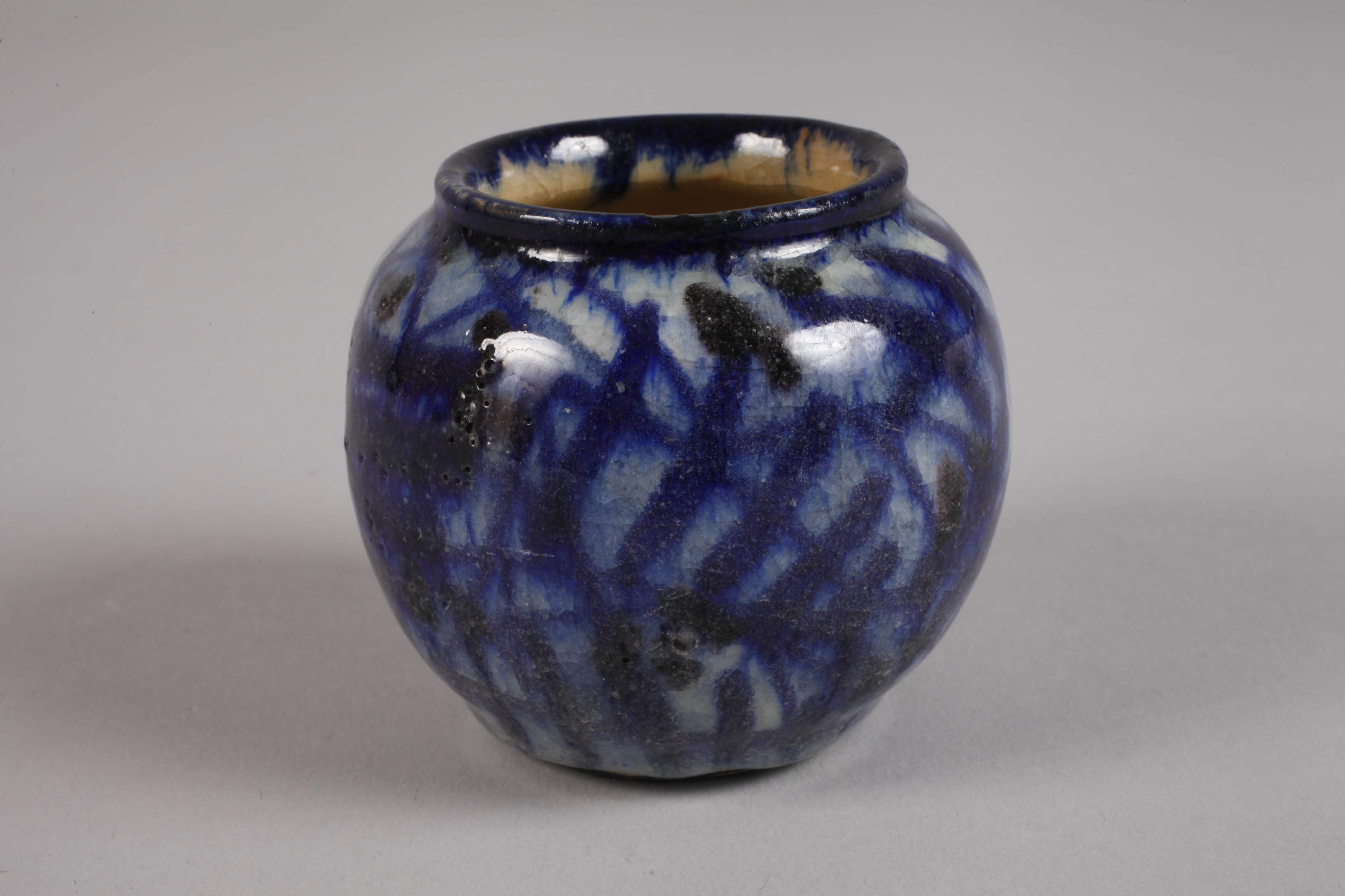 Small spherical vase Max Laeuger attr. - Image 2 of 3
