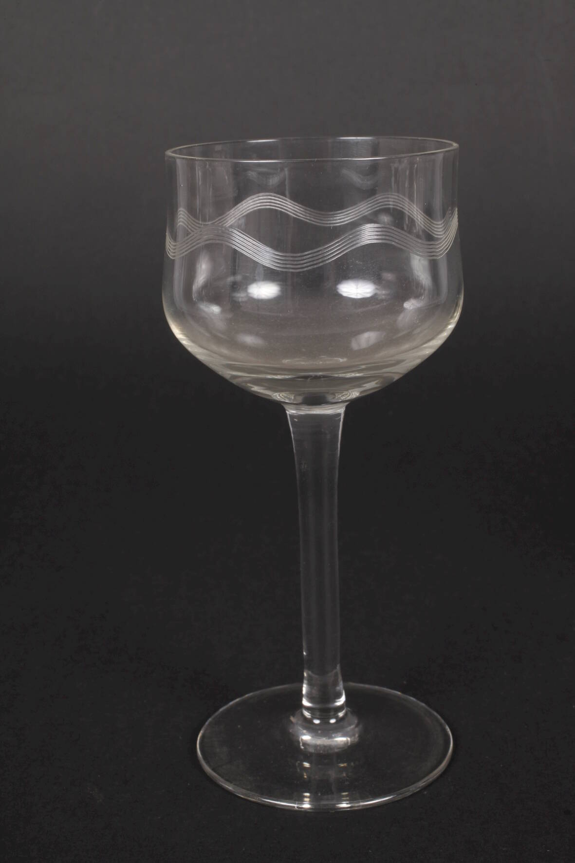 Six wine glasses with wavy decoration - Image 2 of 3