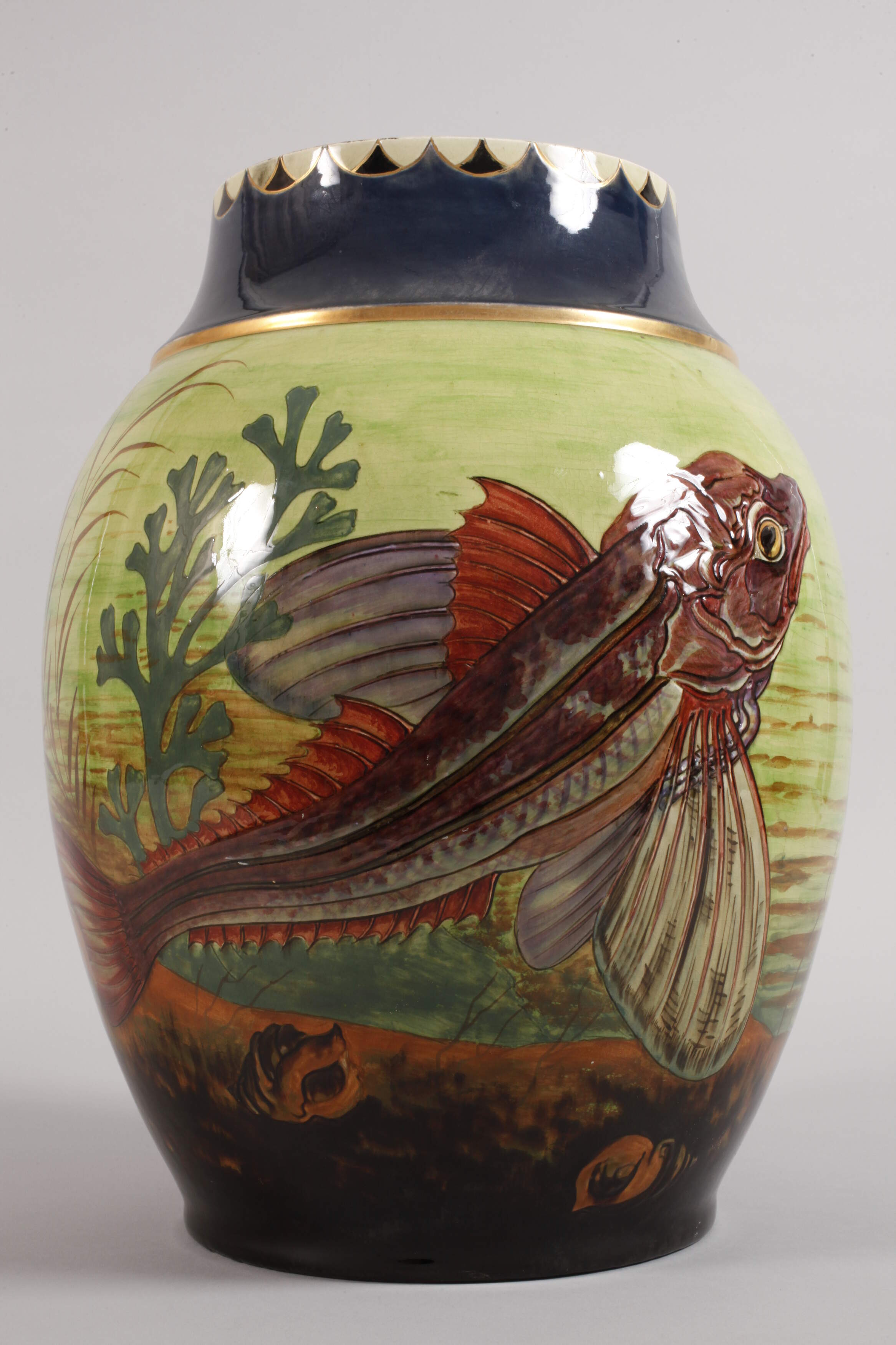 Large vase with fish decoration - Image 5 of 5