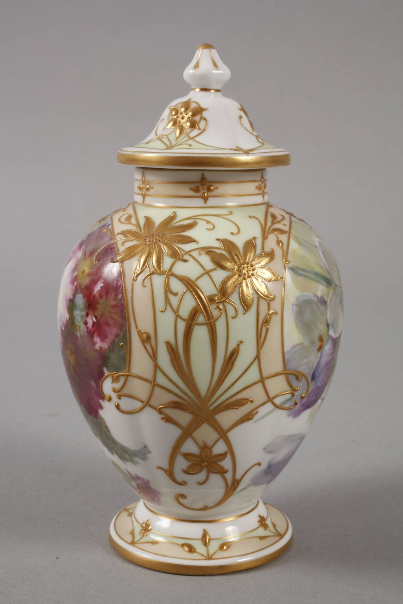 KPM Berlin small lidded vase with soft painting - Image 3 of 5