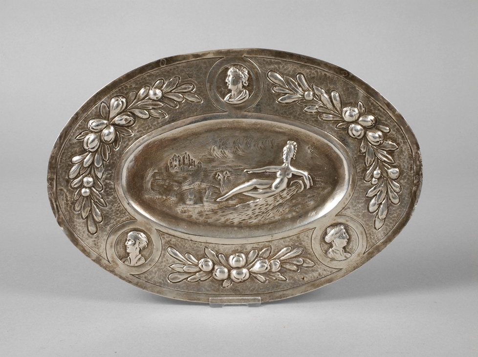 Silver wall plate
