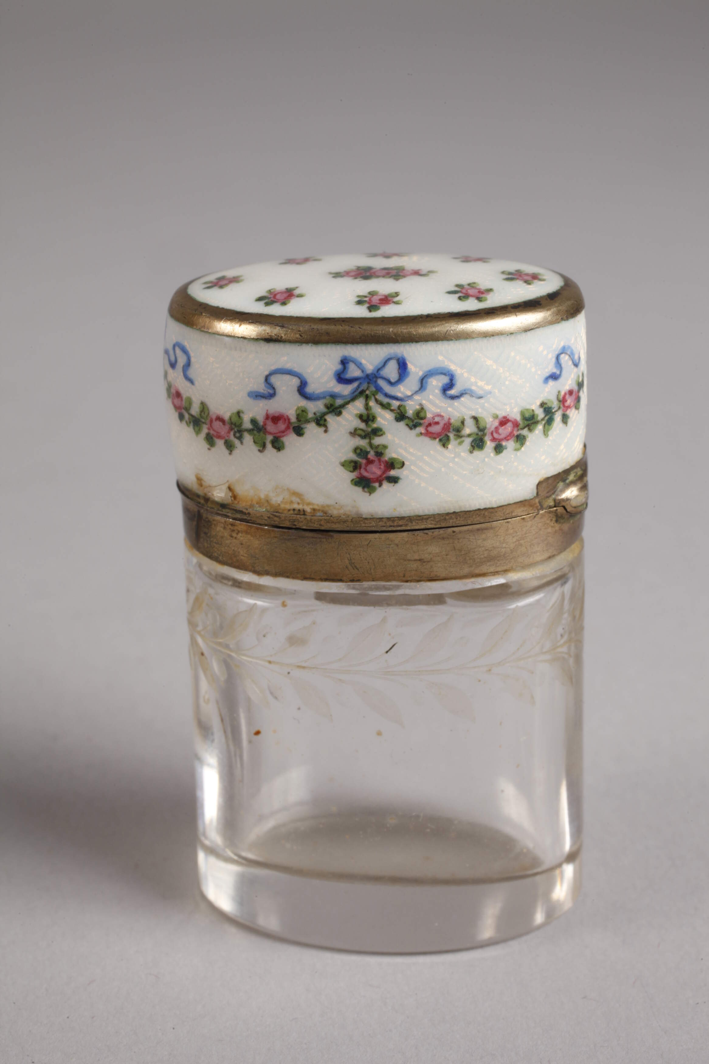 Small perfume bottle with silver mount - Image 2 of 4