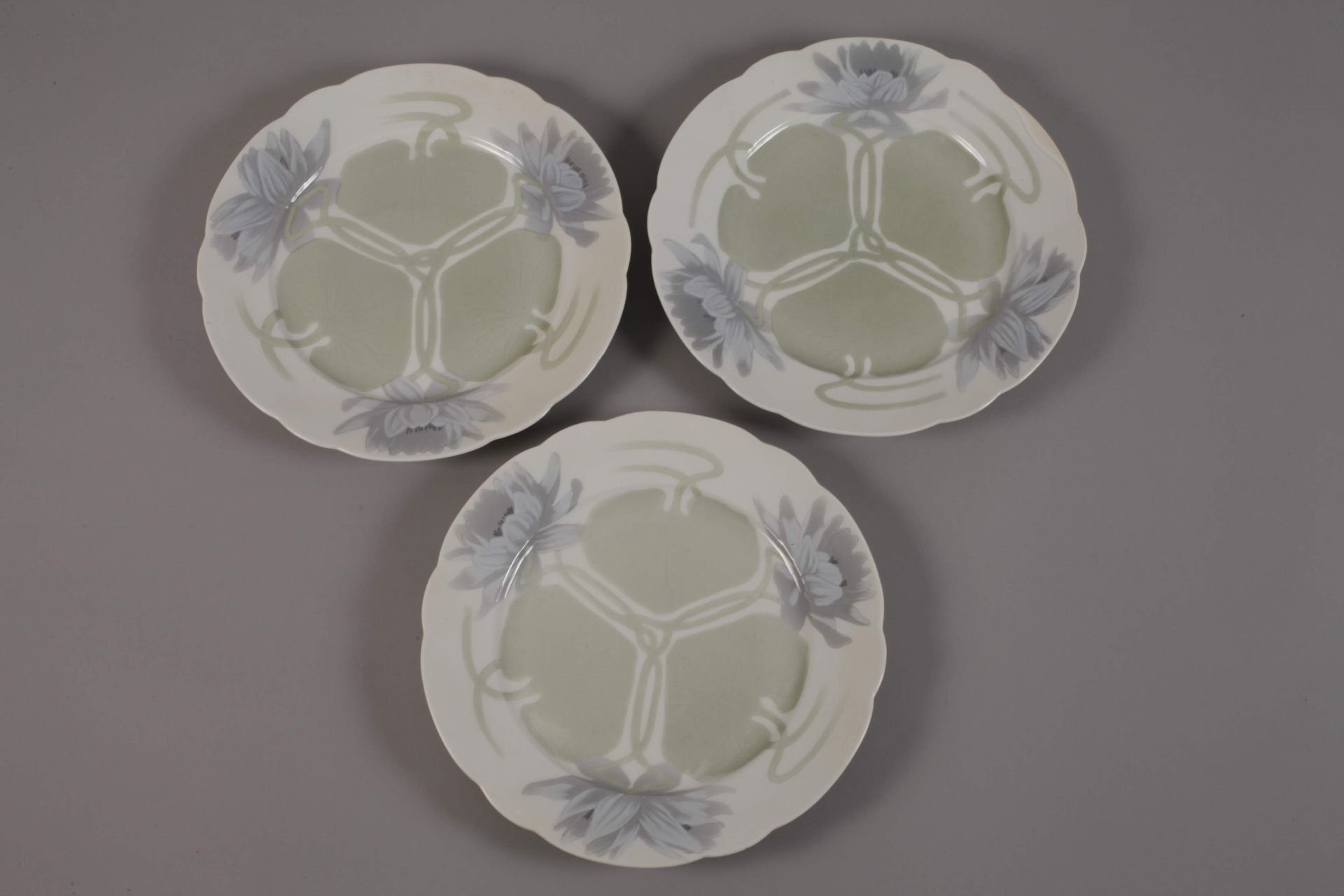 KPM Berlin seven dinner plates water lily decor - Image 4 of 5