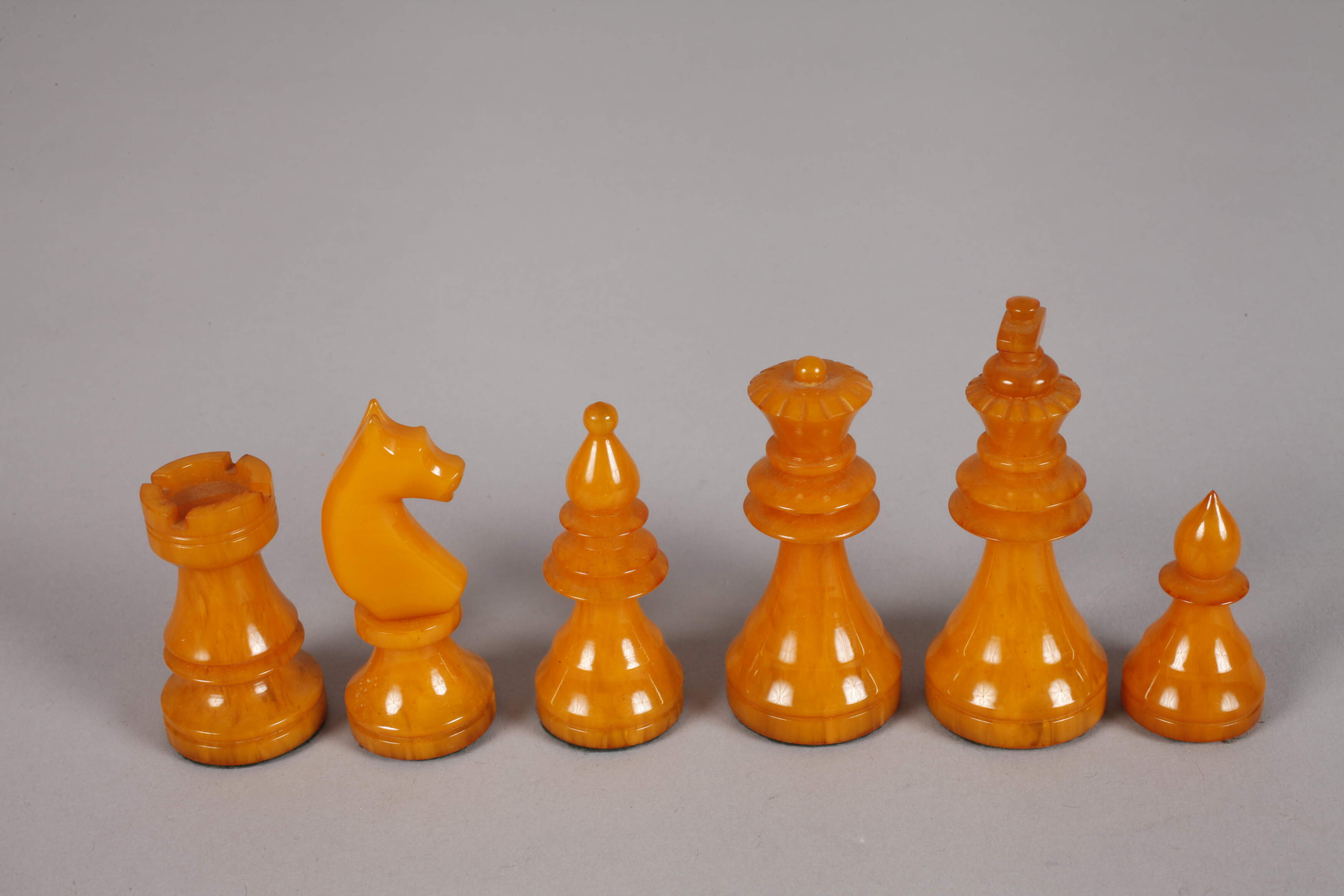 Chess set in amber look - Image 2 of 5