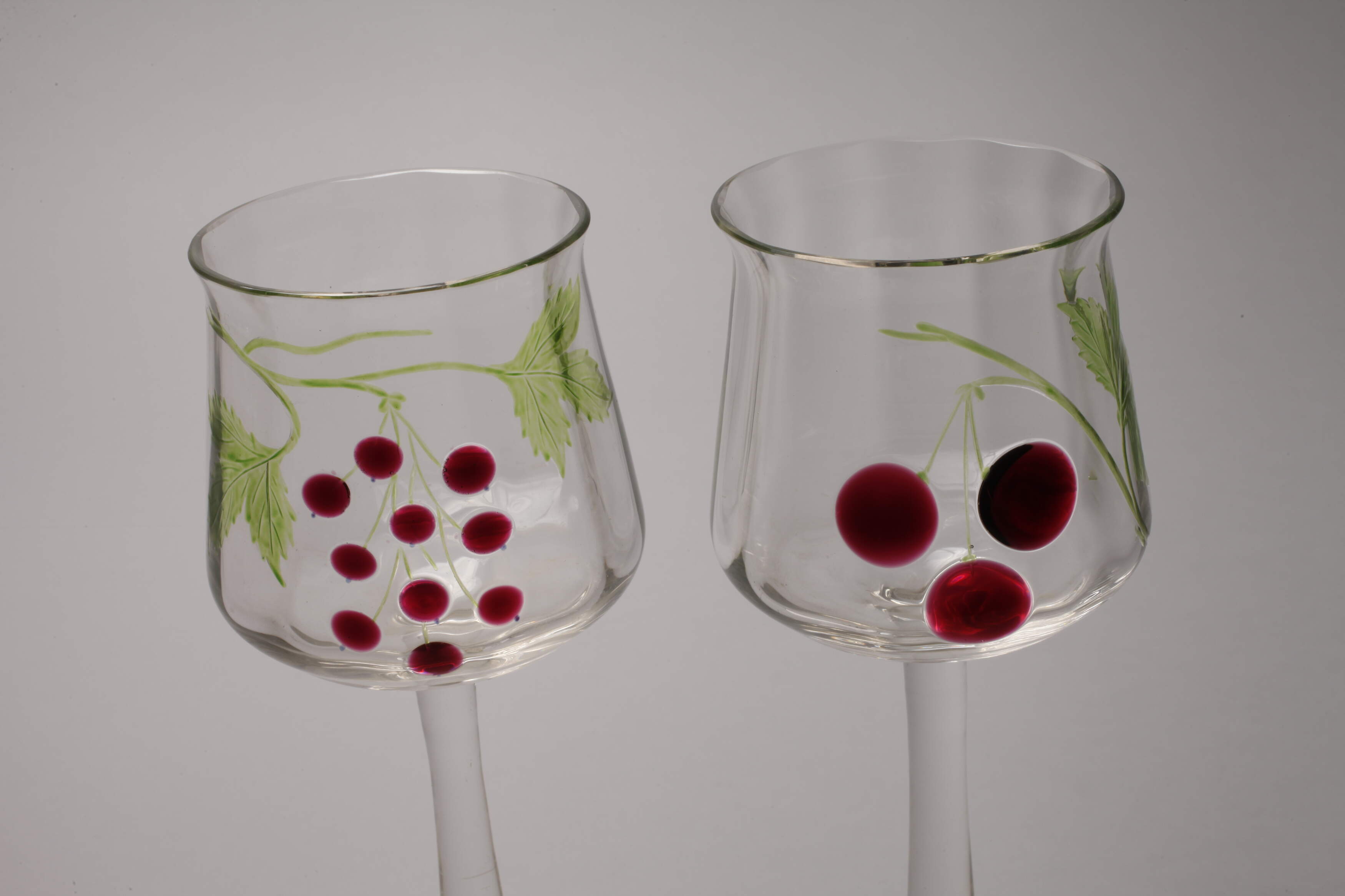 Four stemware with fused fruits - Image 3 of 4