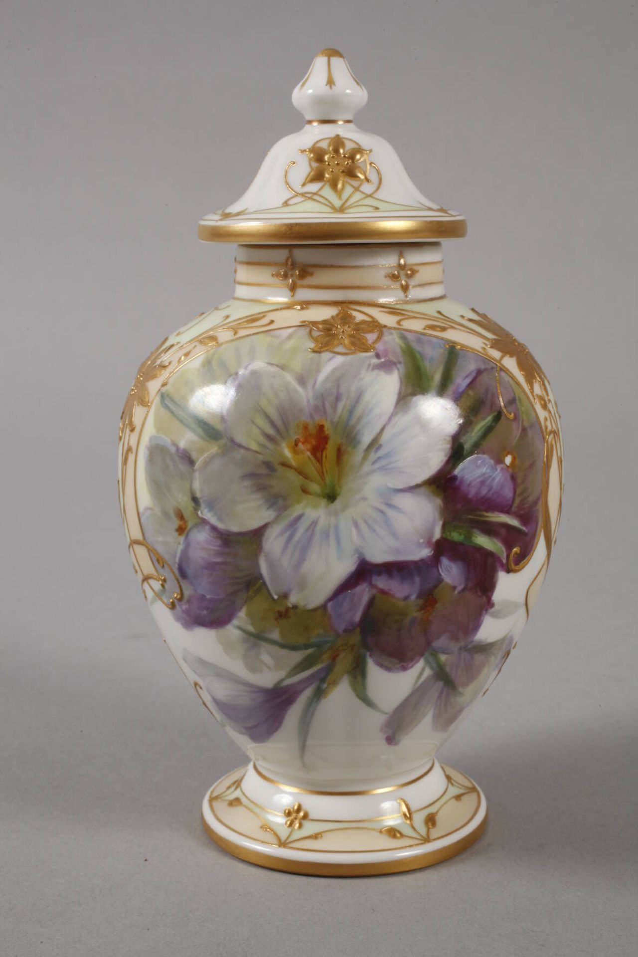 KPM Berlin small lidded vase with soft painting - Image 4 of 5