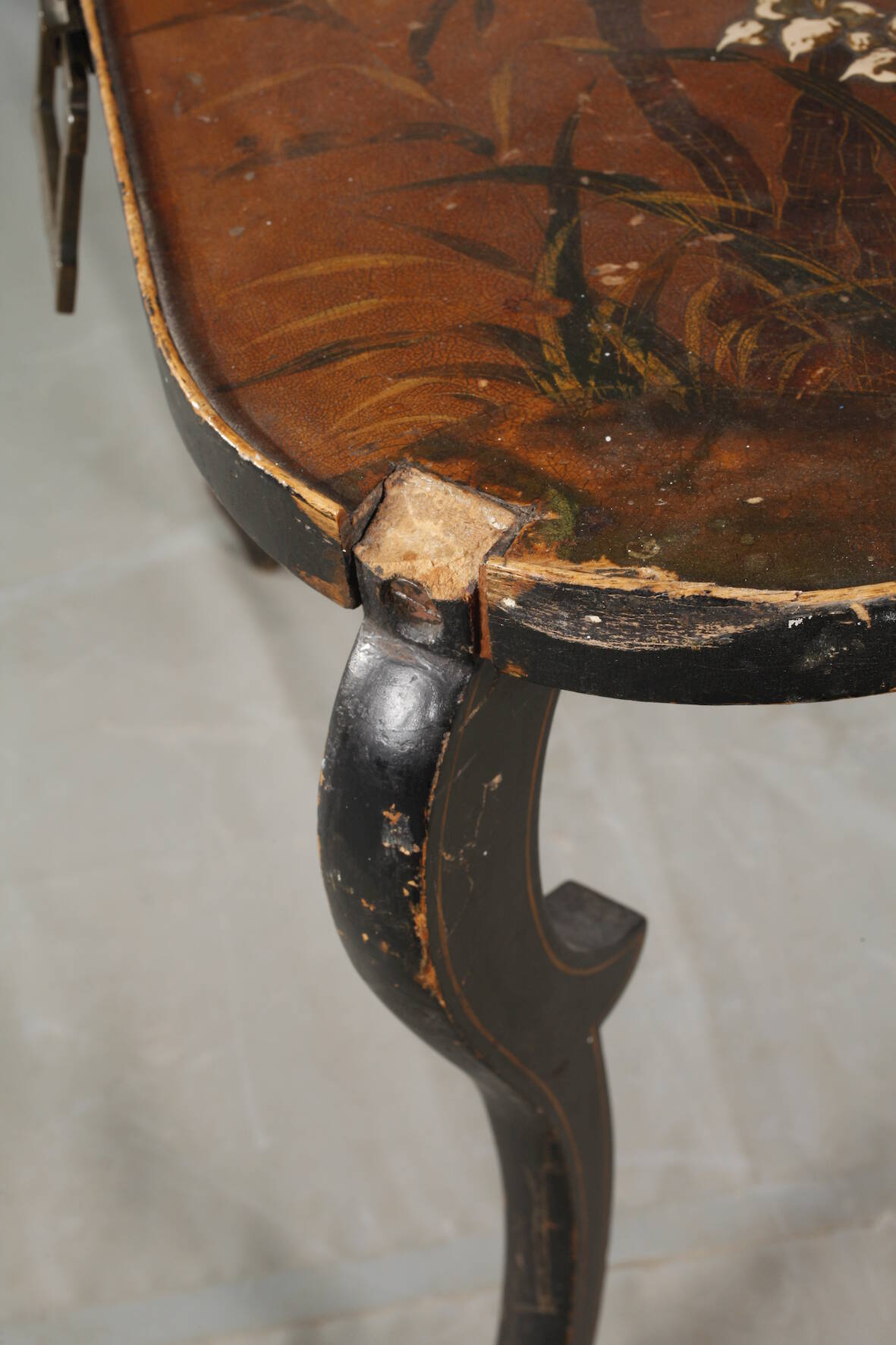 Lacquer table - Image 4 of 5