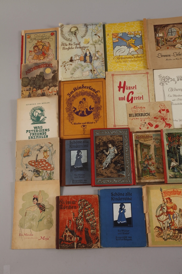 Large collection of fairy tale and fable books - Image 2 of 3