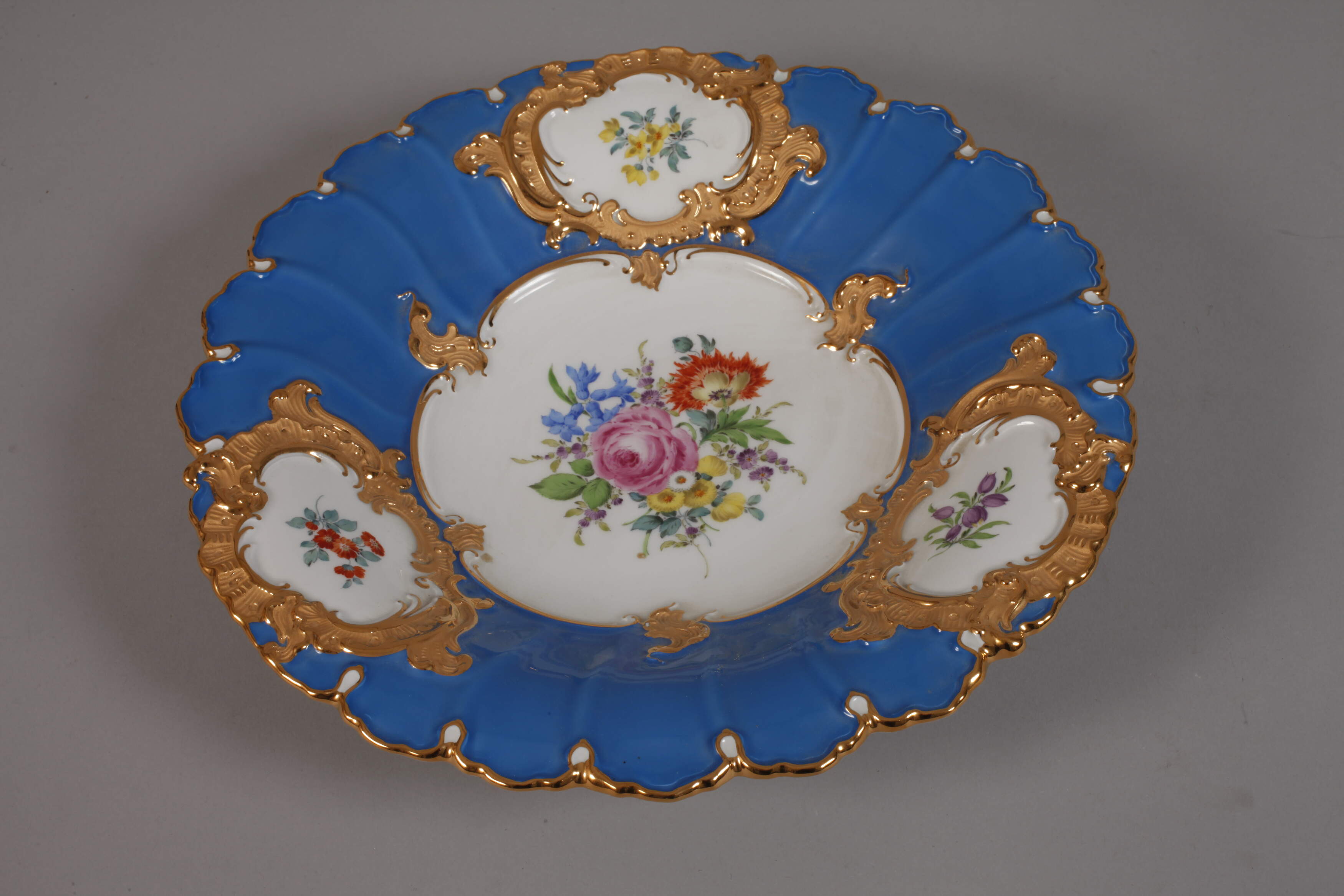 Meissen ceremonial bowl "Blumenbukett" - Image 2 of 3