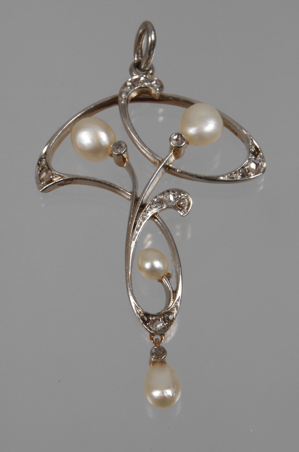 Fine art nouveau pendant