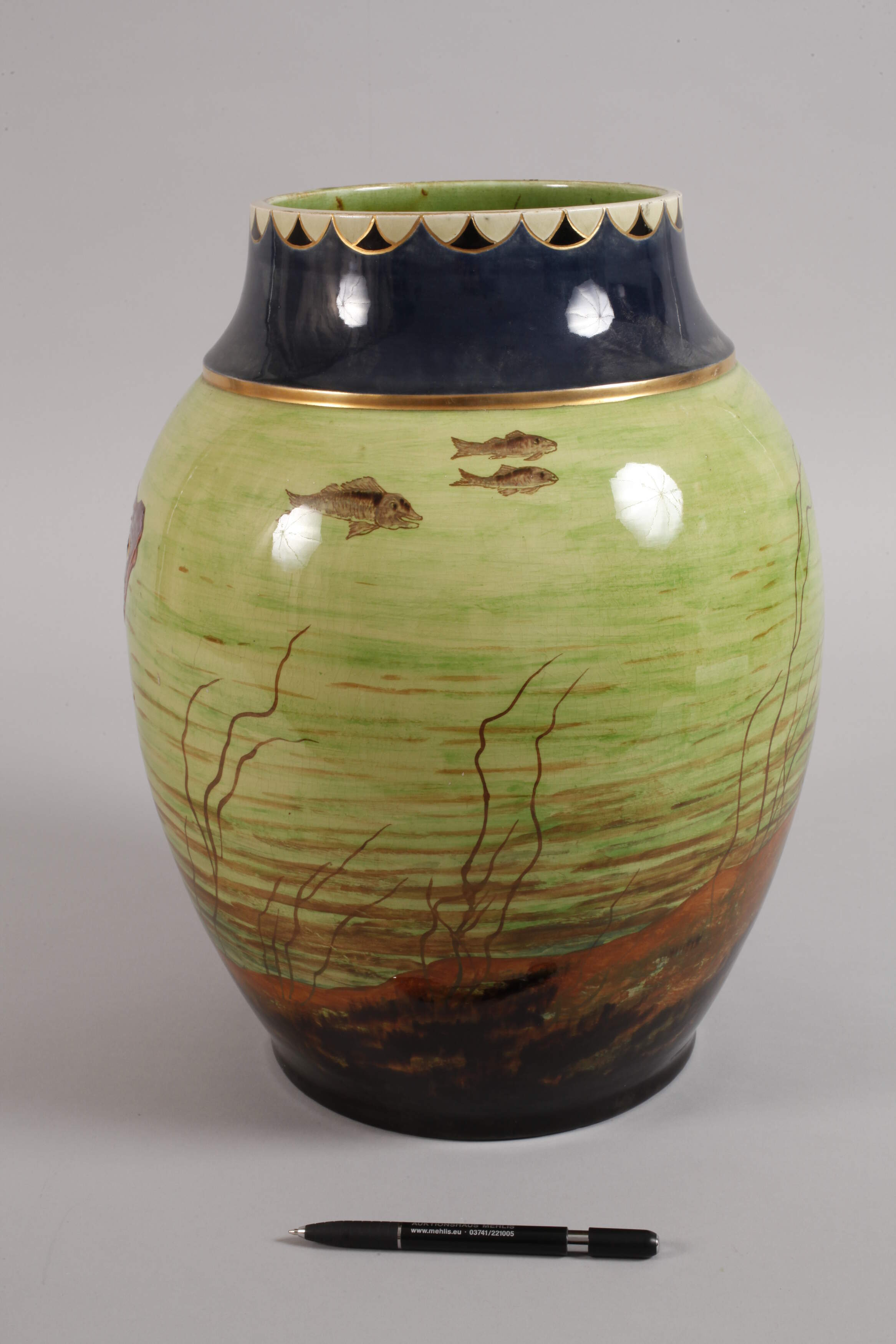 Large vase with fish decoration - Image 3 of 5