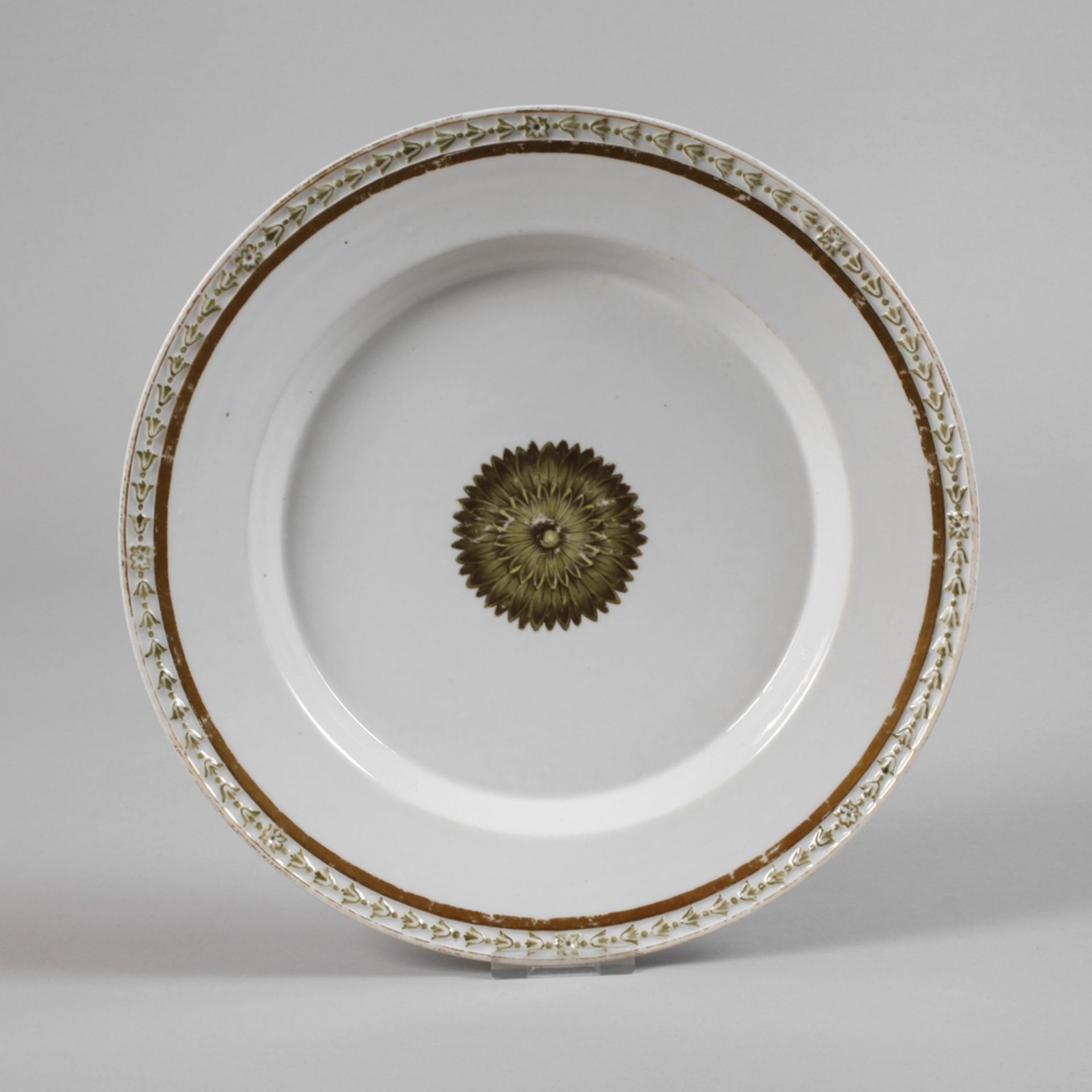 Empire dinner plate with camaie painting