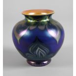 Orient & Flume Vase mit gekämmtem Dekor