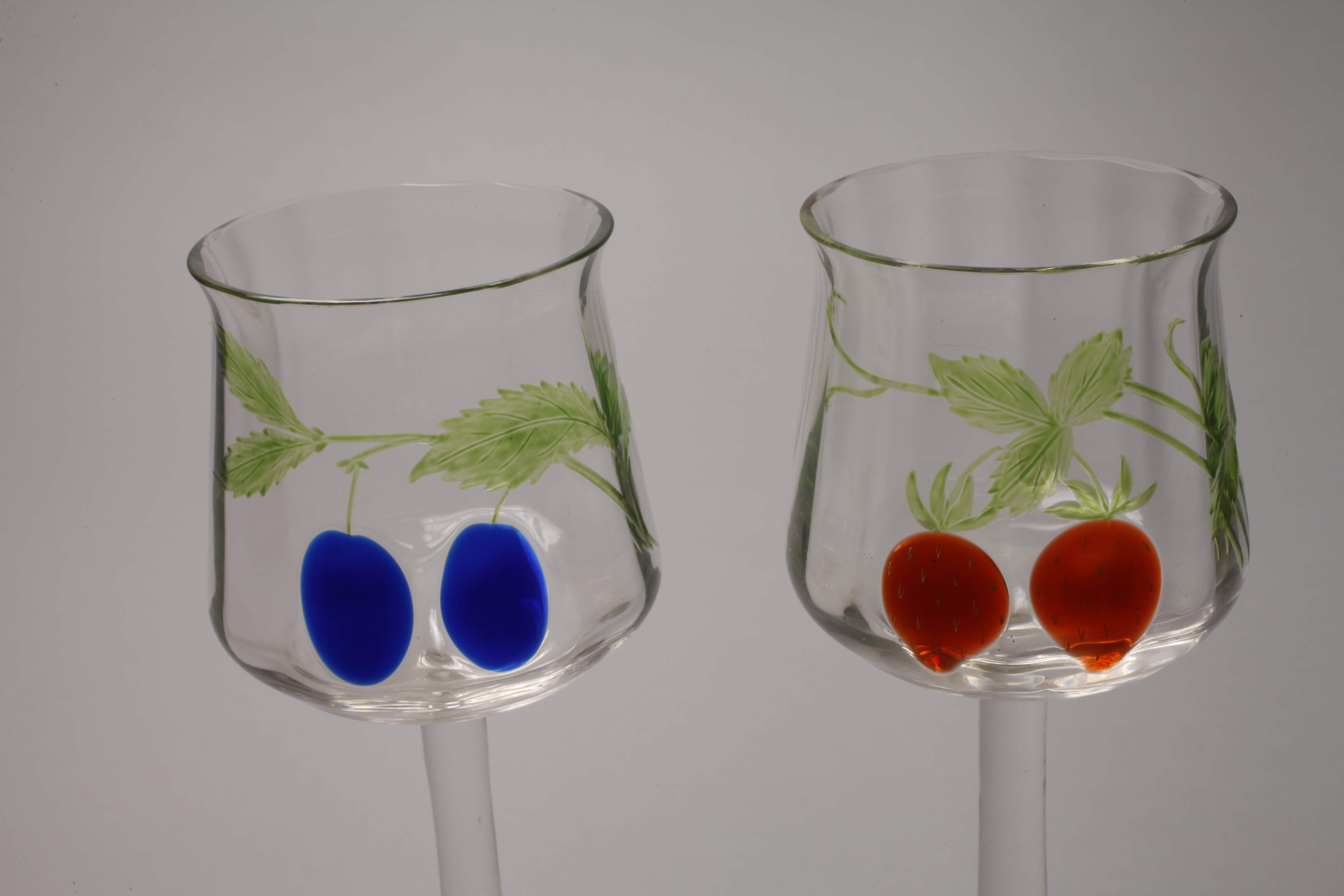 Four stemware with fused fruits - Image 2 of 4