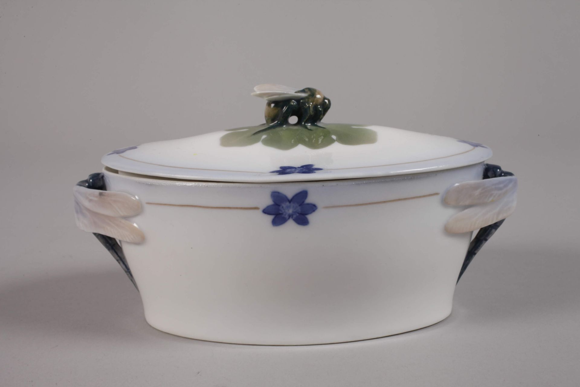 Copenhagen Lidded Box with Insect Handles - Image 3 of 5