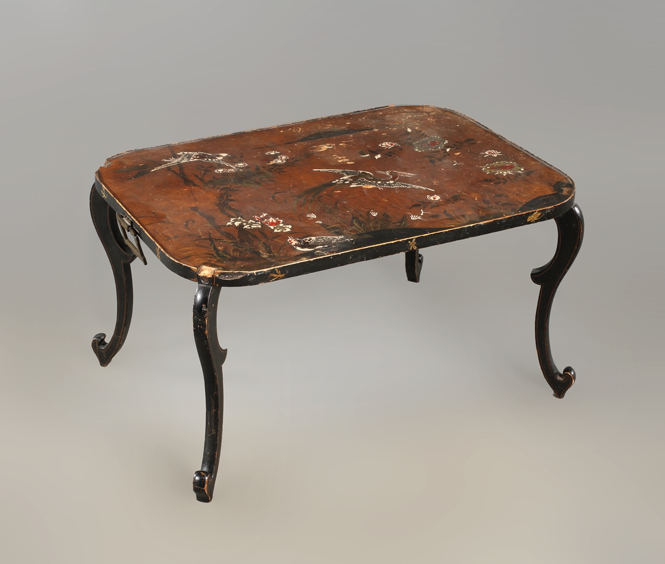 Lacquer table