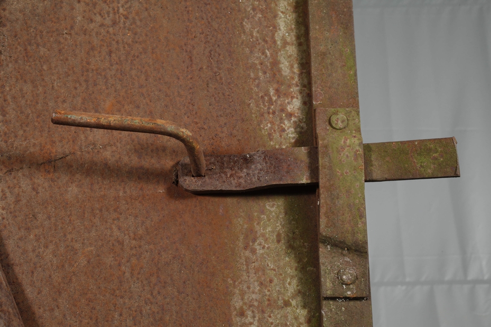 Large iron door - Image 3 of 4