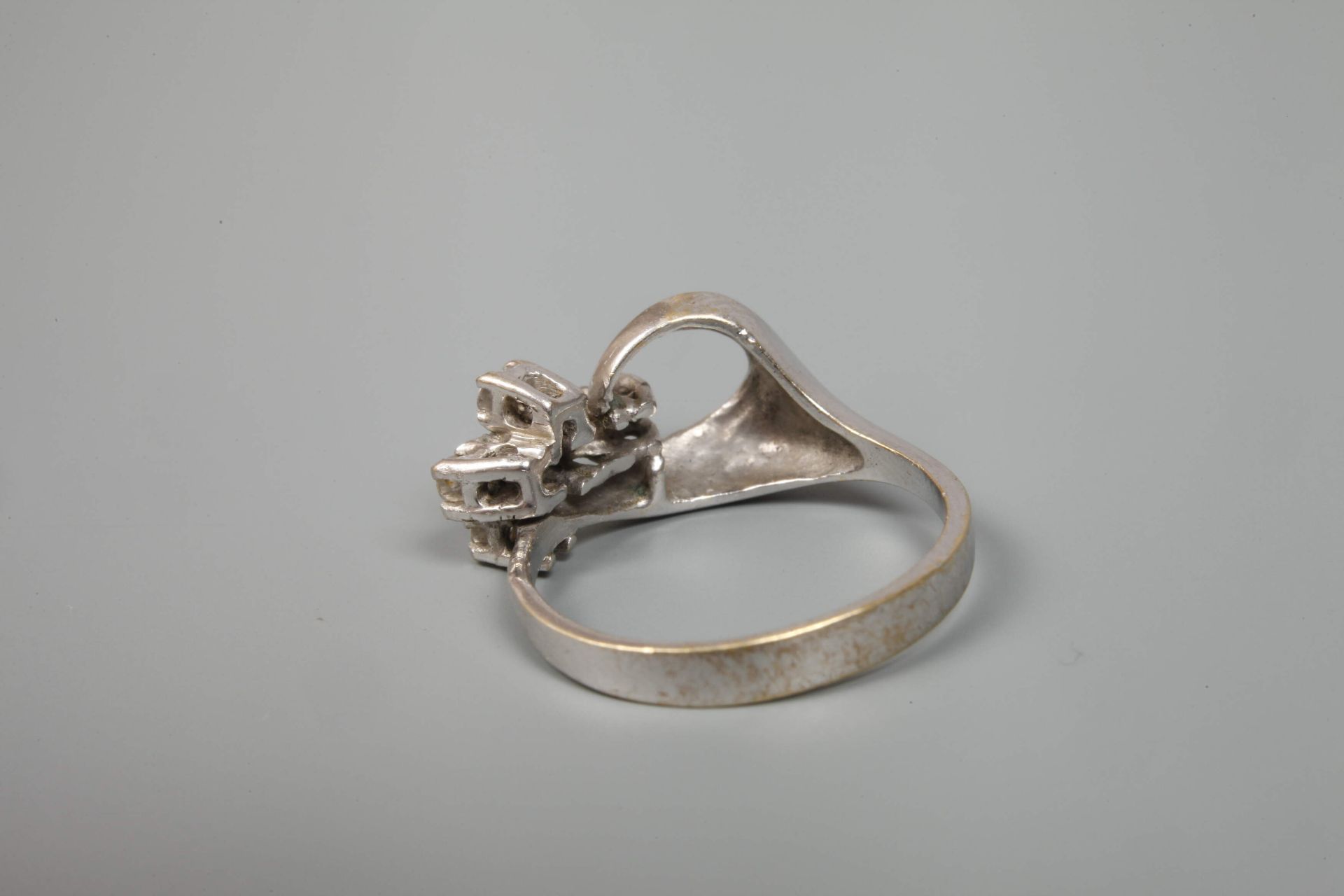 Ladies' ring with diamonds - Image 2 of 3