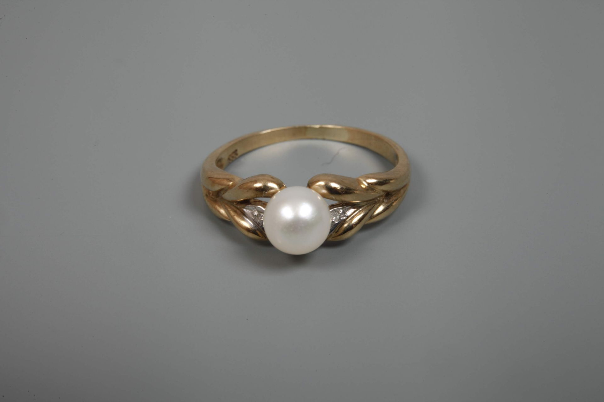 Women's ring with pearl - Image 2 of 4