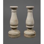 Paar Säulen Steinguss